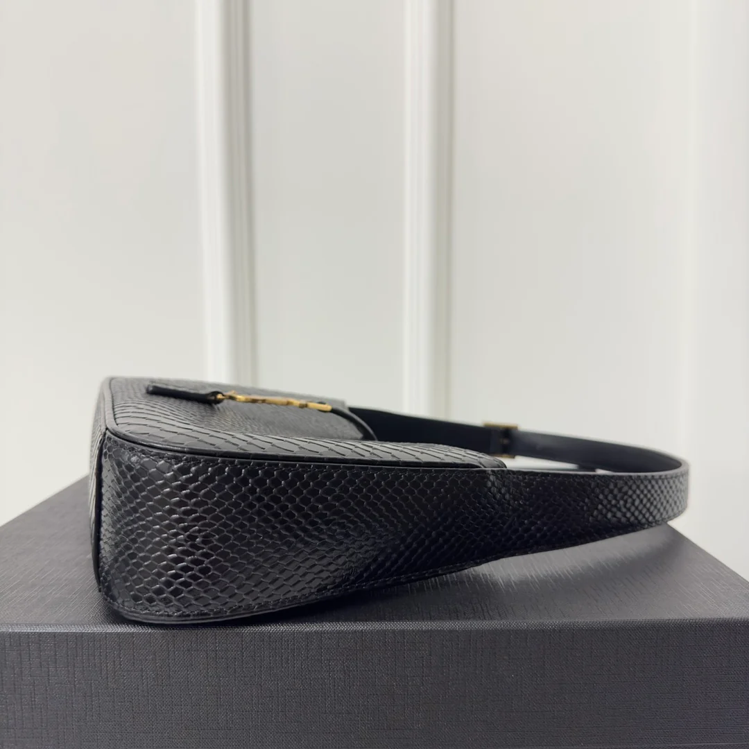 Кожаная сумка через плечо YSL-le-5-a-7, змеиный принт, черная.