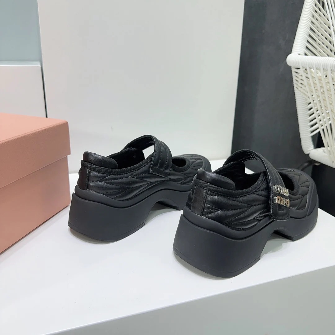 Новинка сезона осень/зима 2023 от Miu Miu - Туфли на платформе 