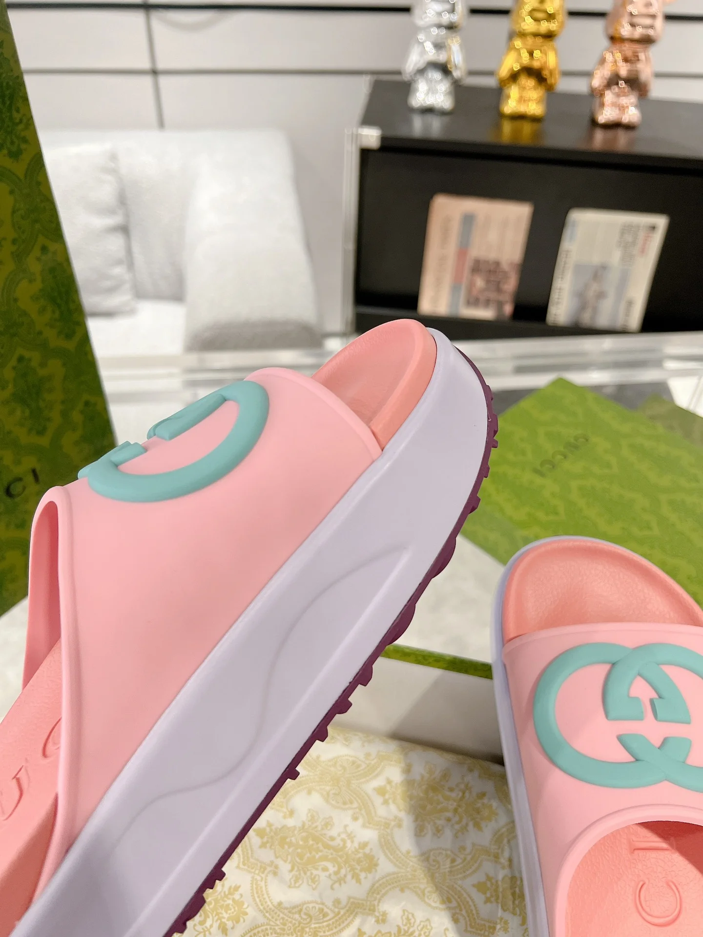 Новинка сезона весна/лето 2023 от Gucci - Пляжные сандалии на платформе - Унисекс - Розовые