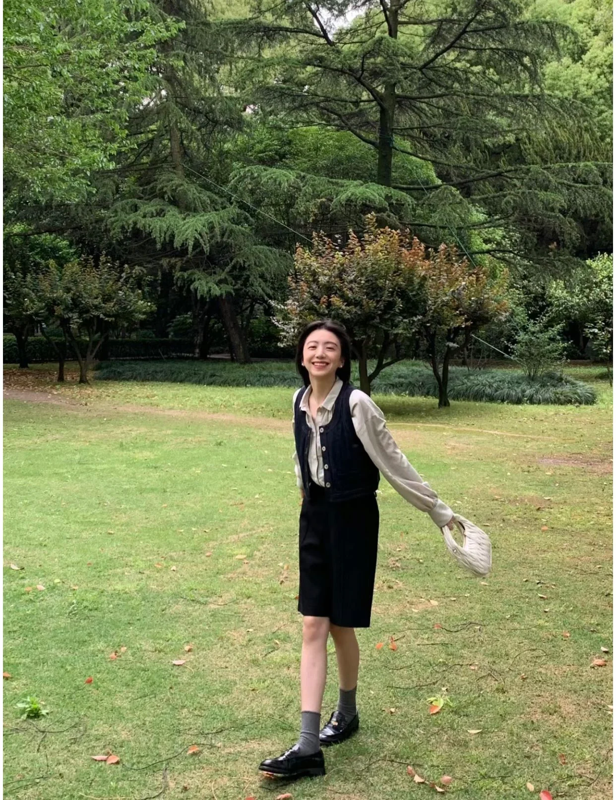 Сумка Miu Miu Wander — маленькая, из овечьей кожи — носите и делитесь с другими.