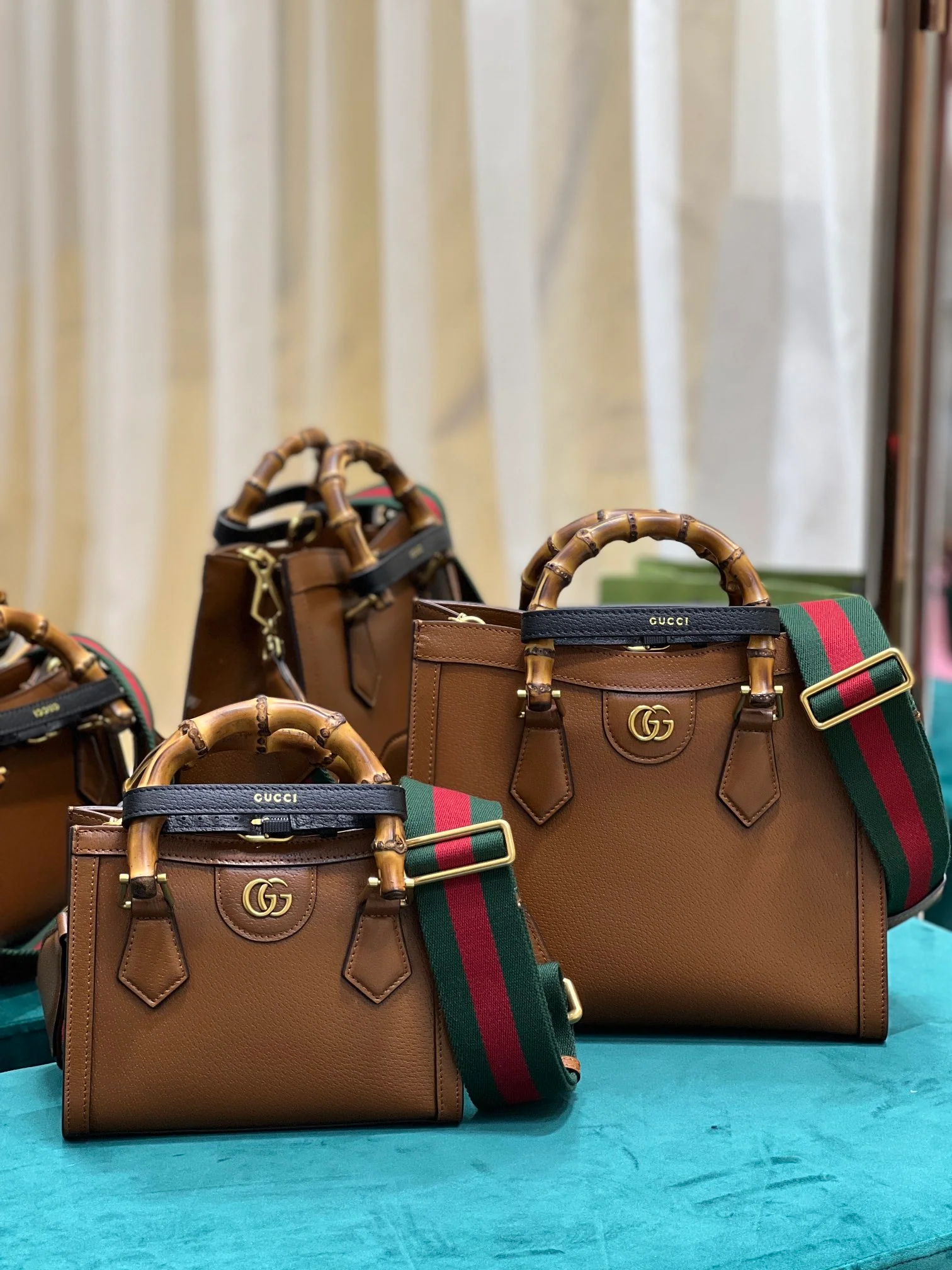 Изображение коллекции бамбуковых сумок Gucci