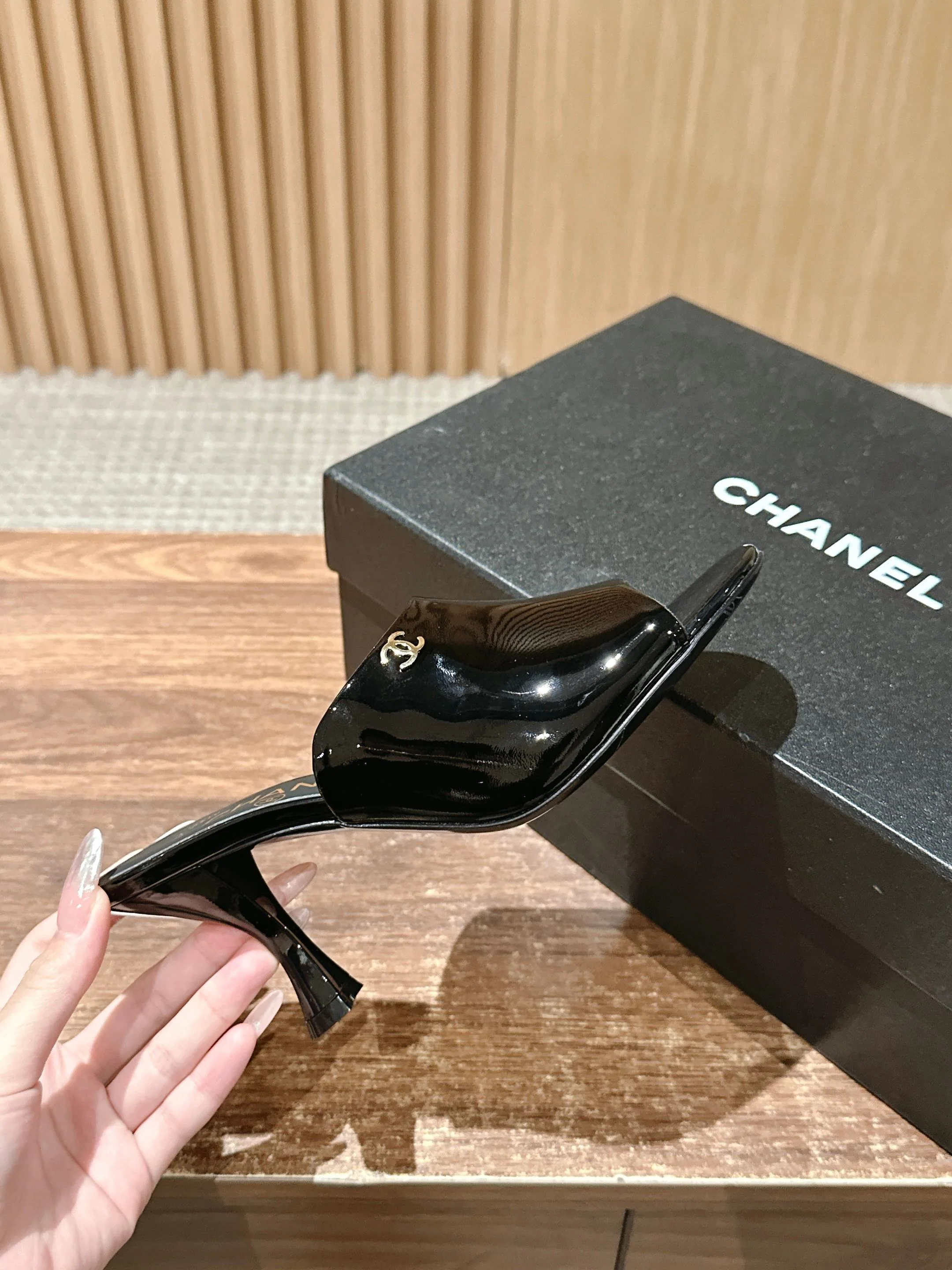 Новинка лета 2025 от Chanel - Босоножки на высоком каблуке - Черные