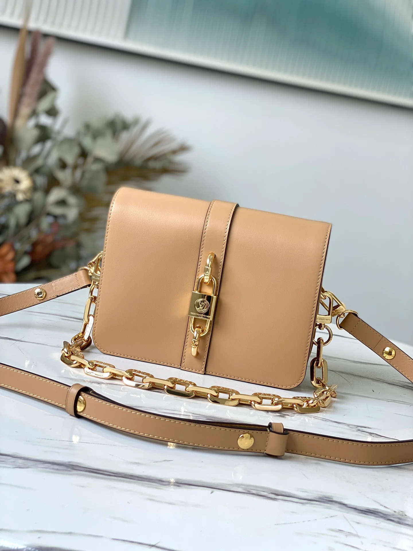 lv-m57745-camel-rendez-vous-сумочка