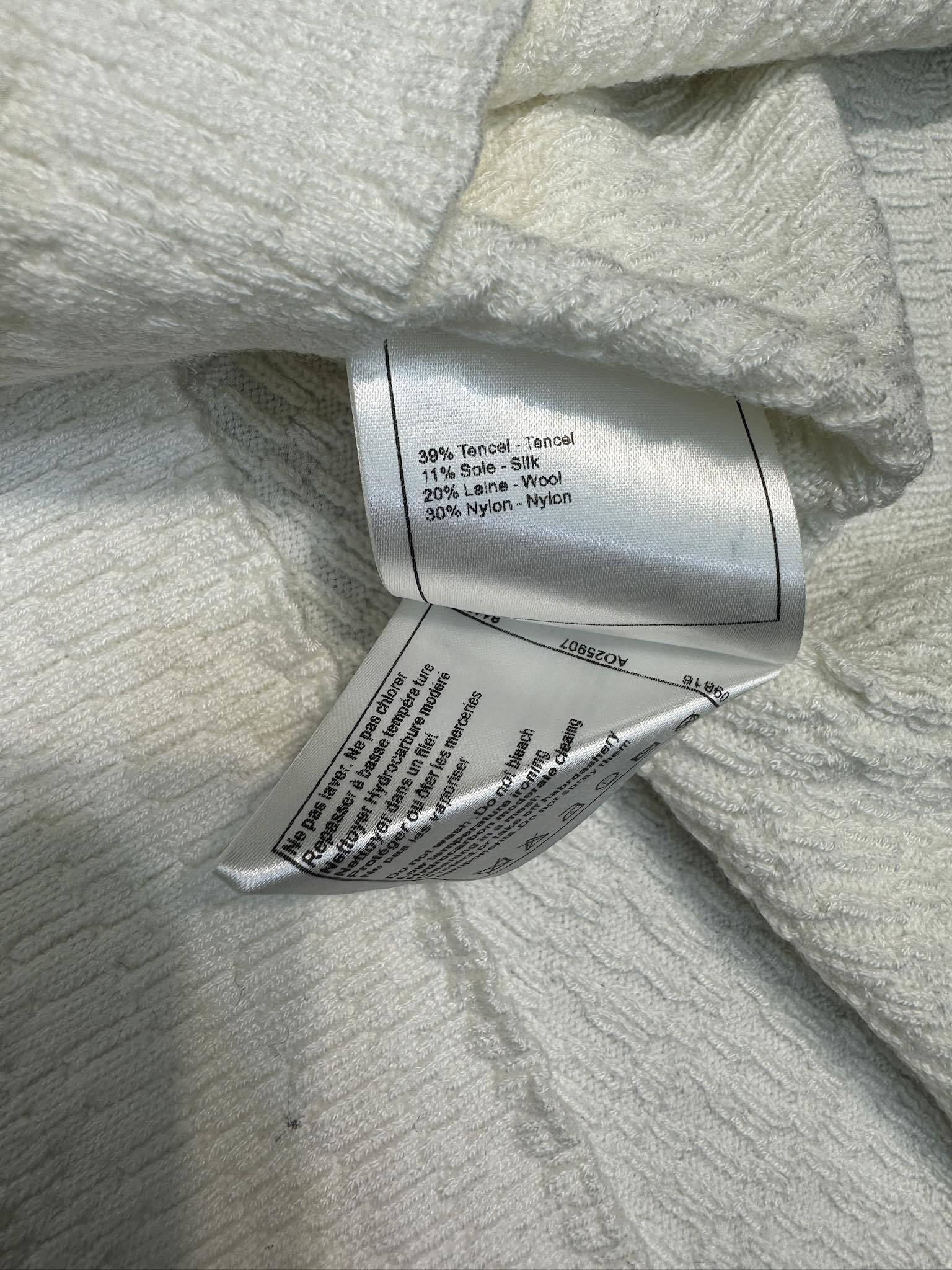 Вязаный жилет Chanel 2403 с V-образным вырезом - белый