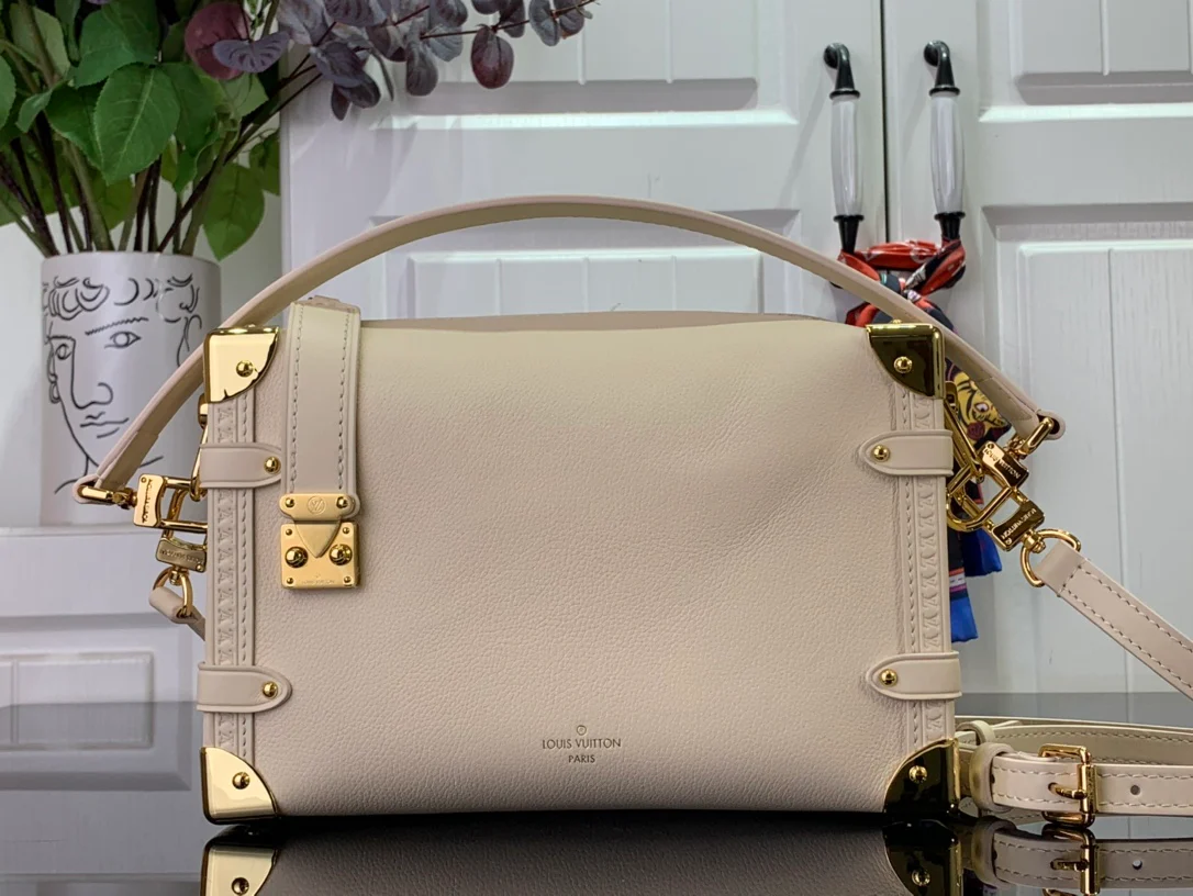 m25160-LV-side-trunk-medium chain bag-off-white