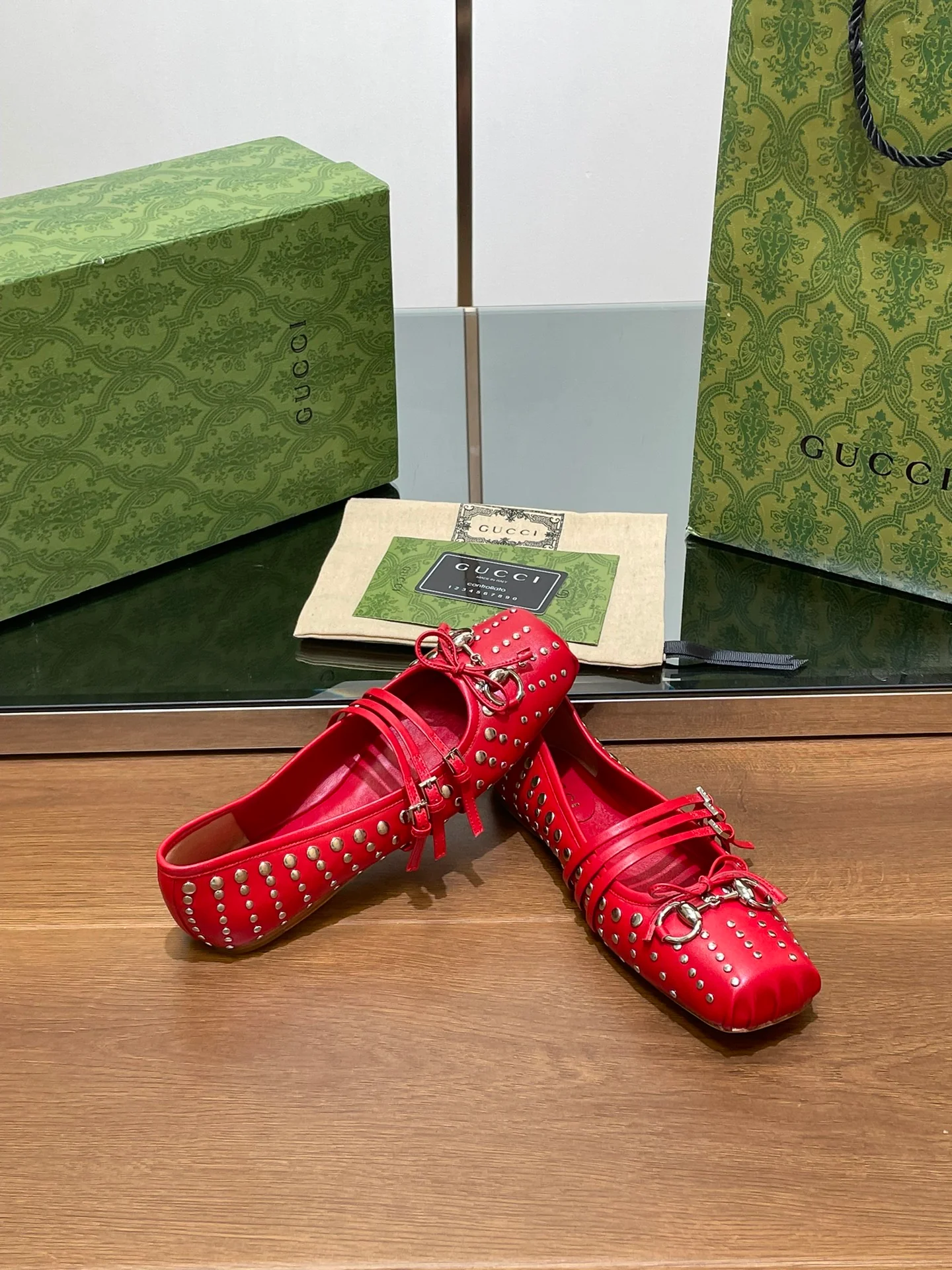 Туфли Gucci 2024 Studded Barre Shoes - красные