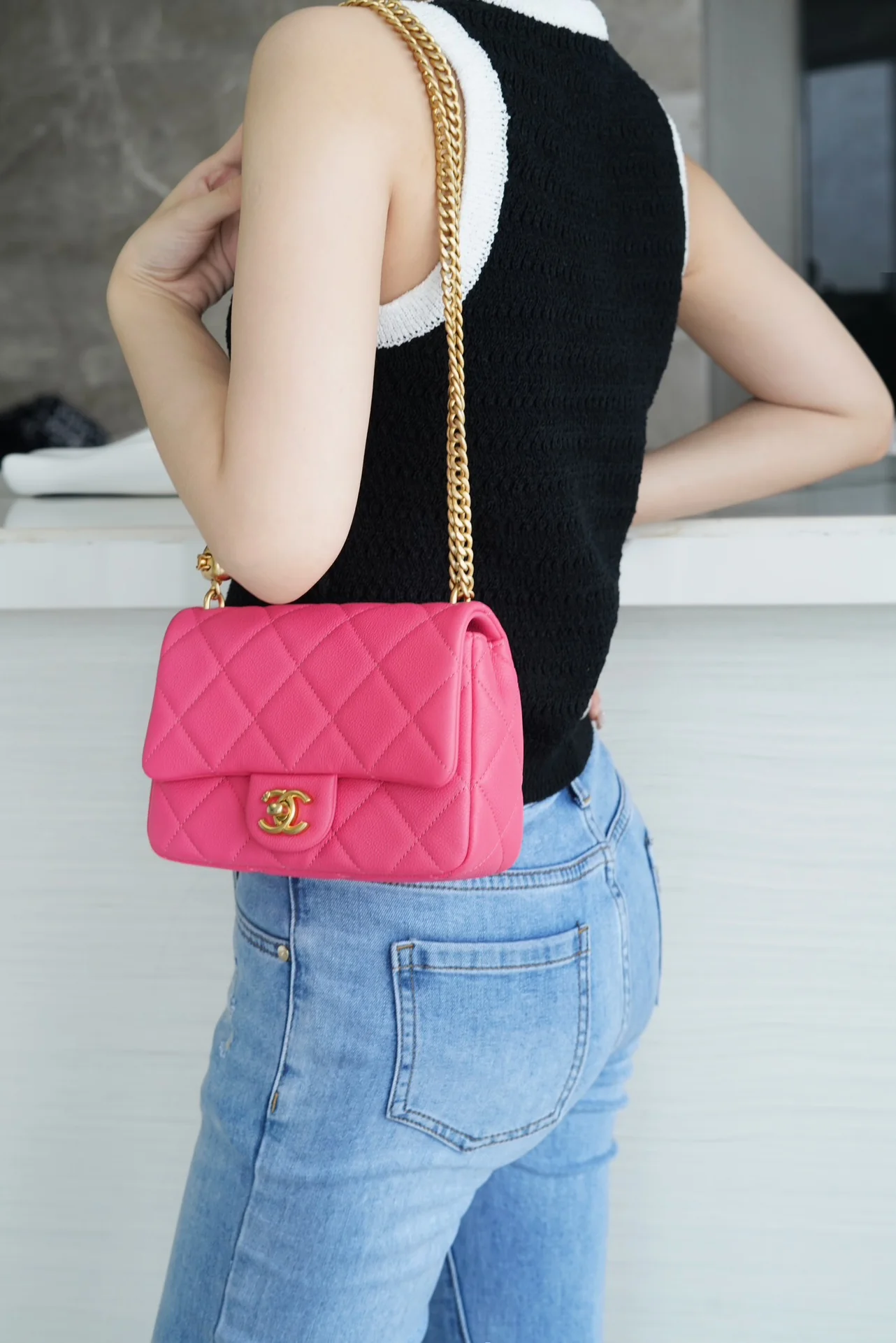 Новинка сезона весна/лето 2023 от Chanel - Сумка на цепочке в форме сердца - Сумка CF - Маленькая - Персиково-розовая