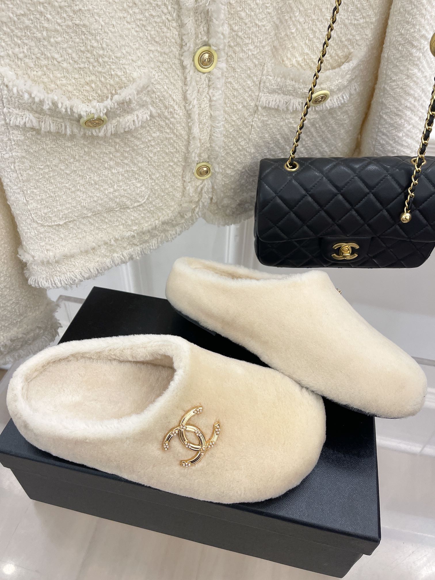 Chanel 2022 Ранняя весна - Тапочки Birkenstock - Белые