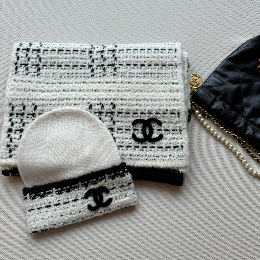 Вязаный полосатый шарф Chanel 2024 — белый