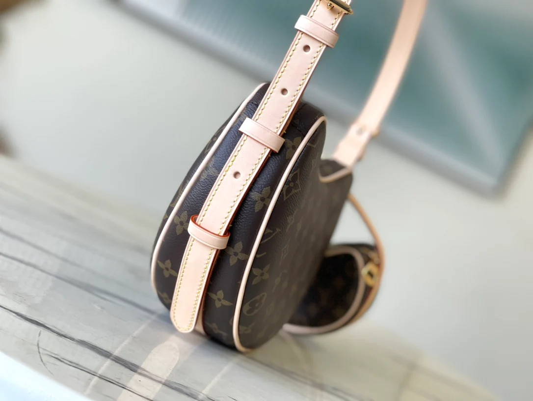 m46828-LV-croissant-mm-croissant bag-classic monogram print