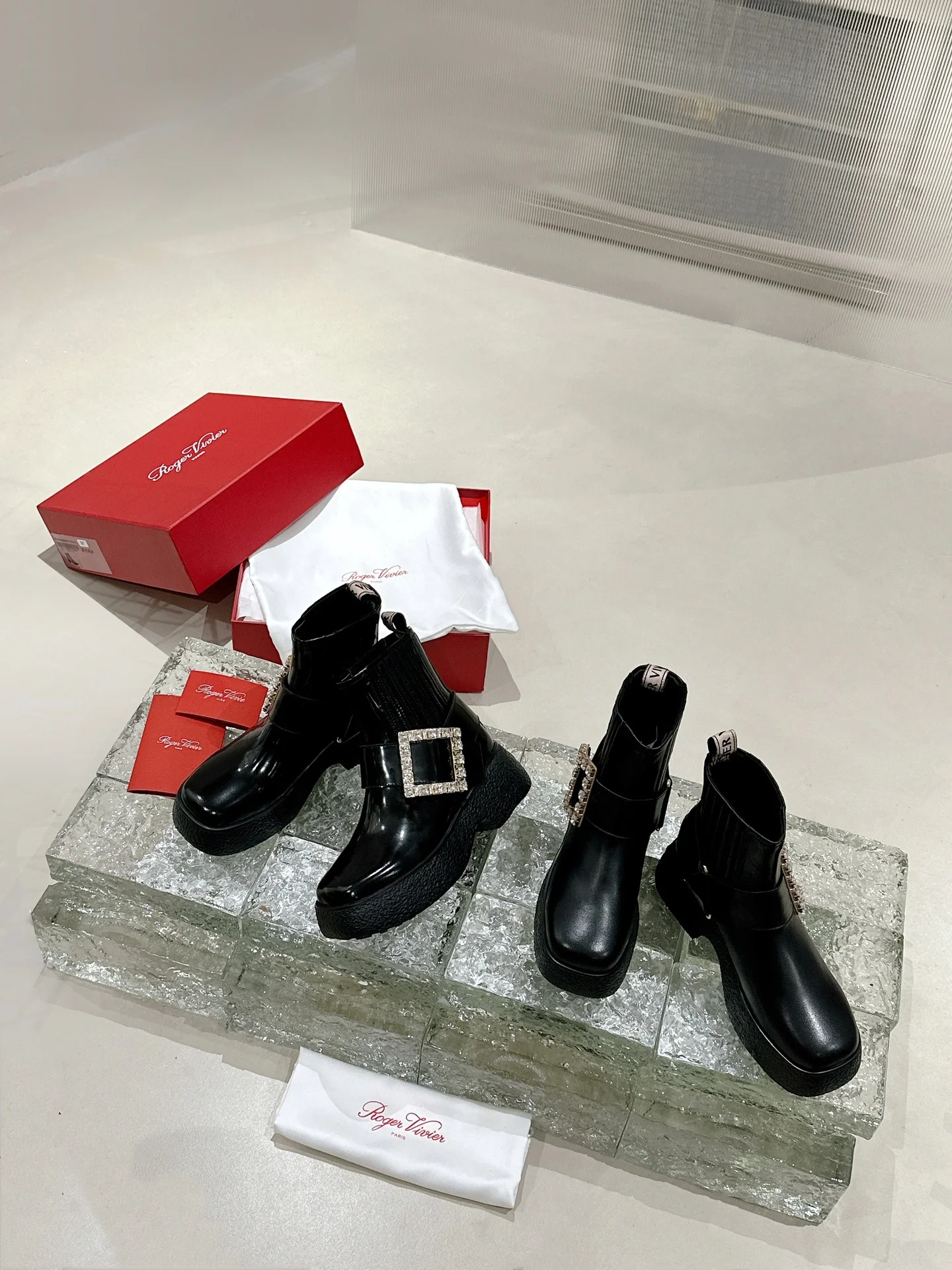 Кожаные ботинки RV-2024, размер 4-5 см, черные, 1 шт.