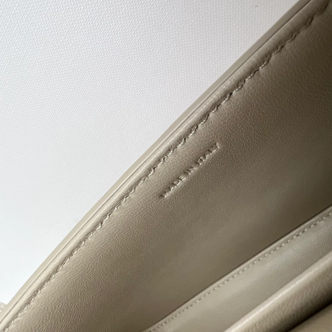 Сумка Celine Triomphe на плечо из глянцевой телячьей кожи с цепочкой - 2 шт.