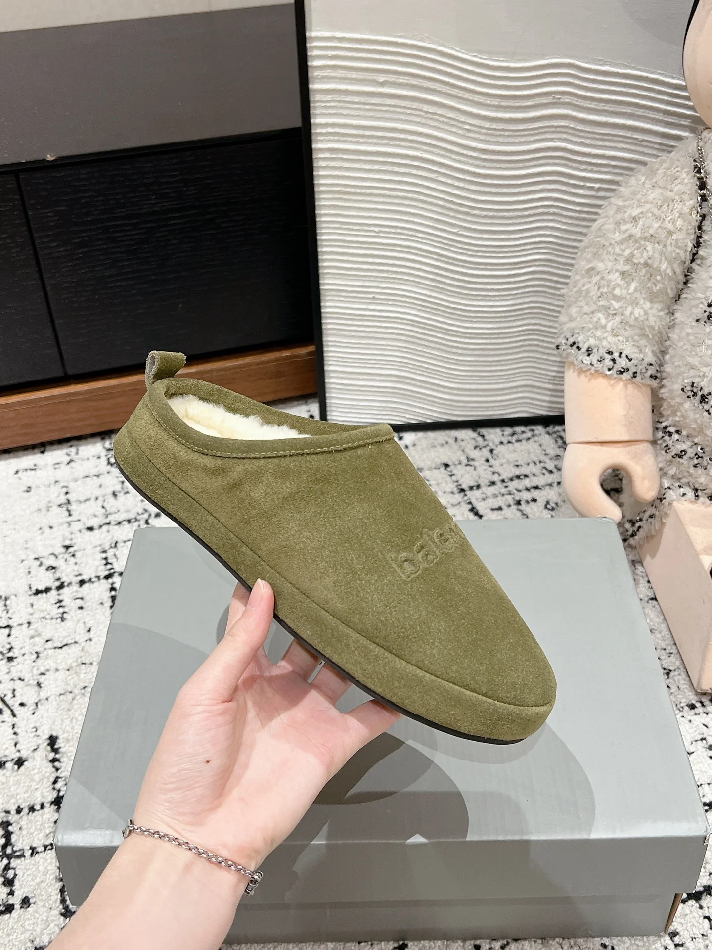 Меховые тапочки Balenciaga 2024 - зеленые