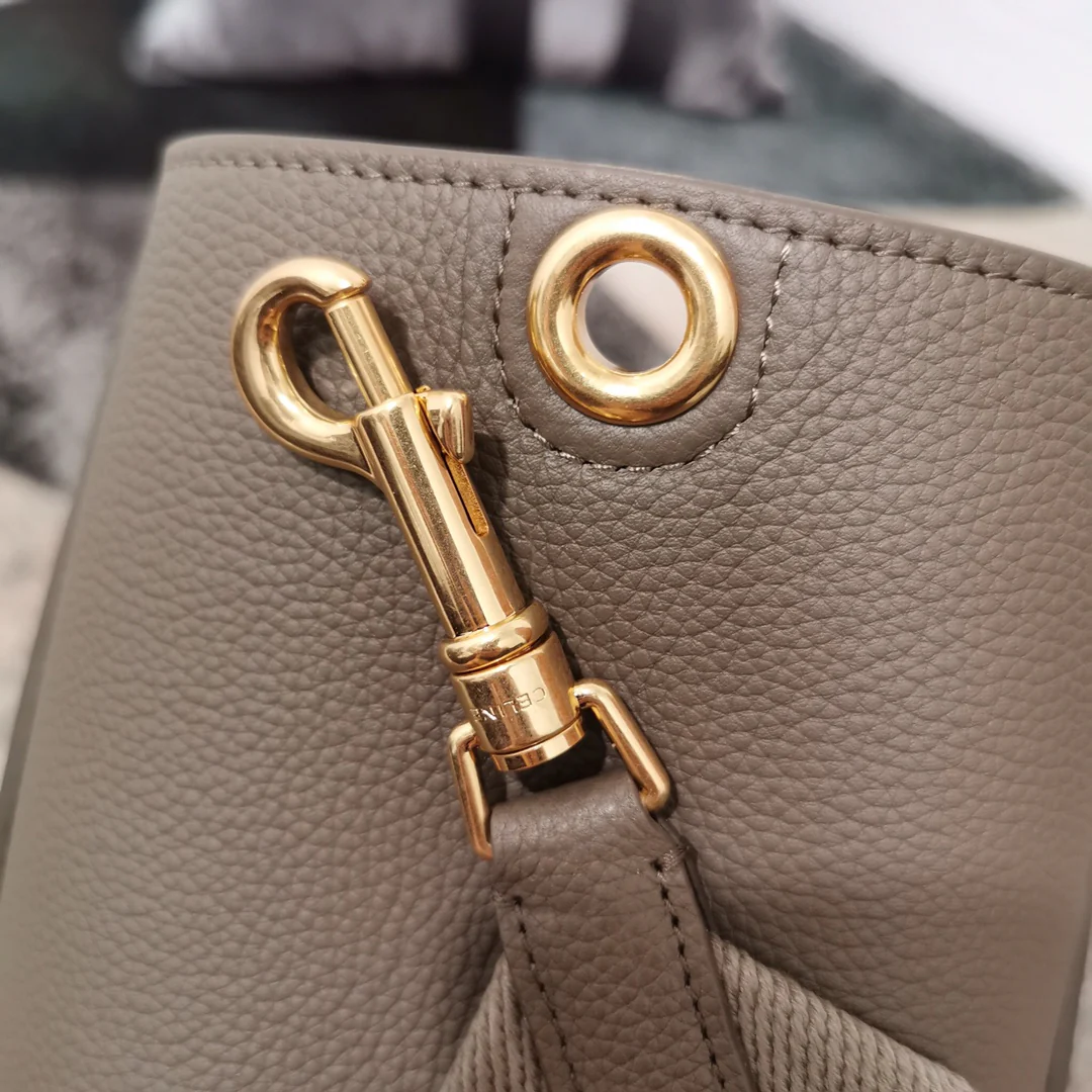 Celine-suau-sangle-large-grey