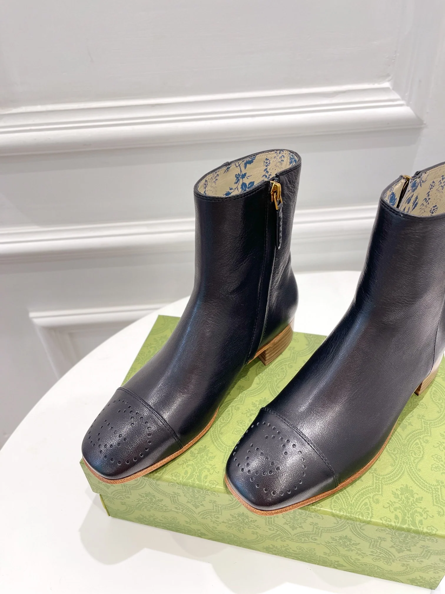 Новинка сезона осень/зима 2022 от Gucci - Ботильоны - 2