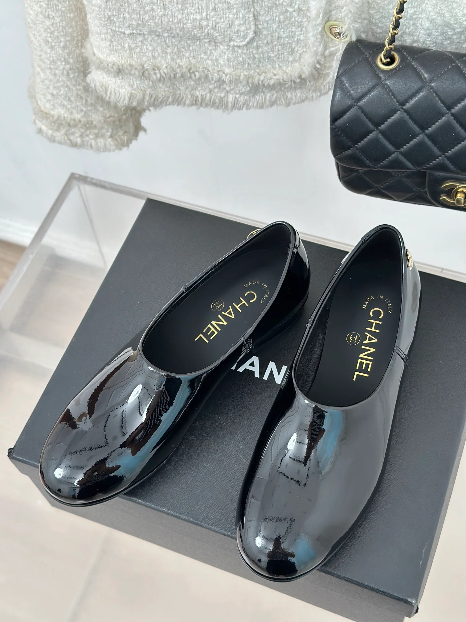 Лоферы Chanel 2025 из лакированной кожи - глянцево-черные