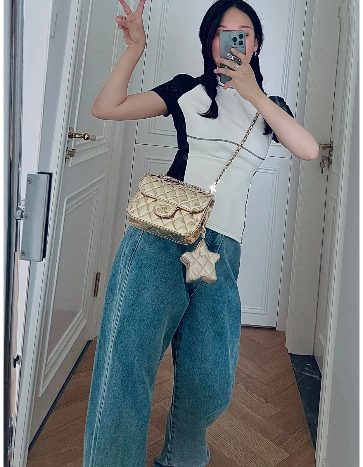 Весенняя коллекция Chanel 24c - Золотой кошелек для монет со звездным узором