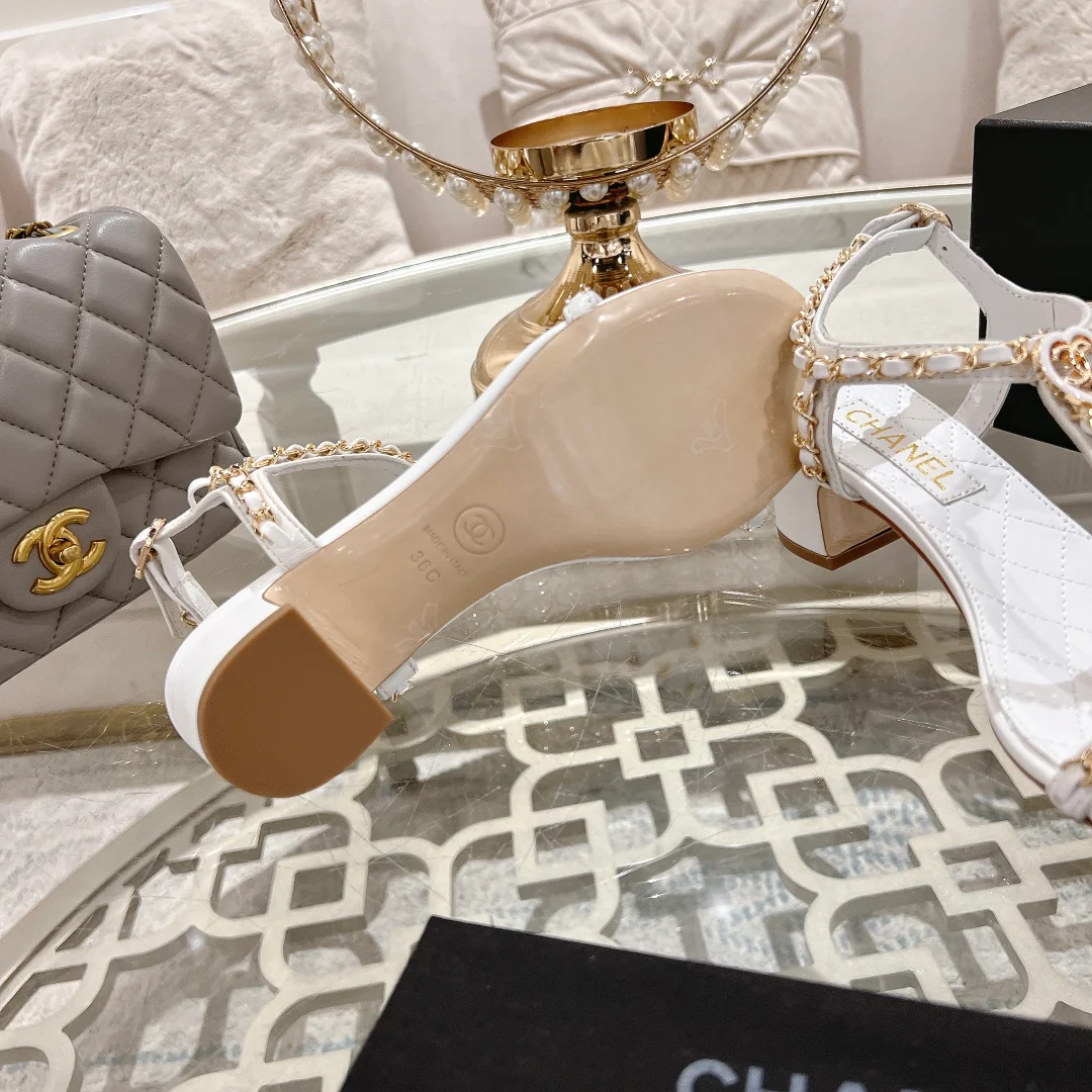 Босоножки Chanel 2024 на высоком каблуке 5 см - белые