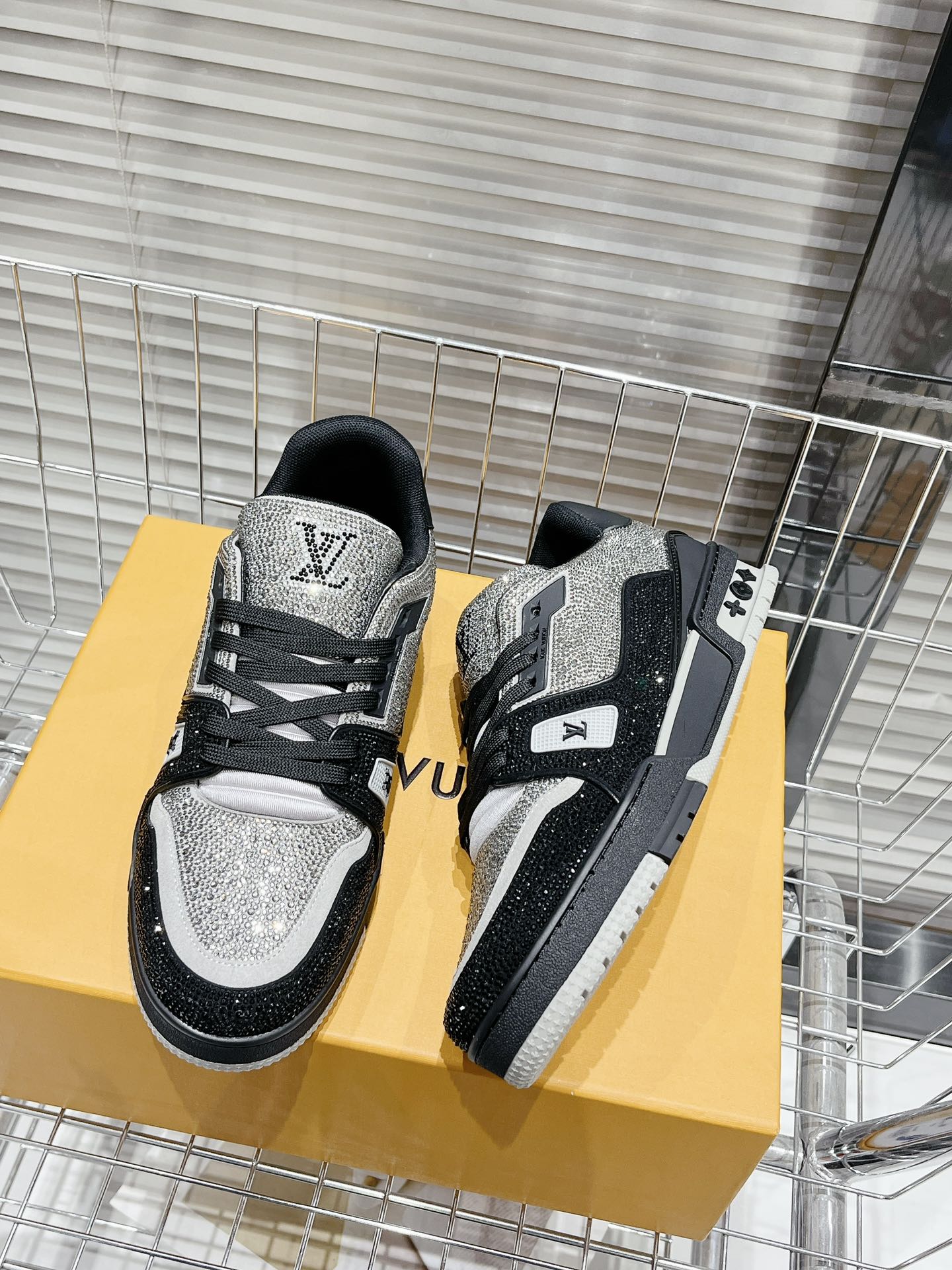 Кроссовки LV Trainer - обувь для скейтбординга - глянцевый черный и серебристый - унисекс