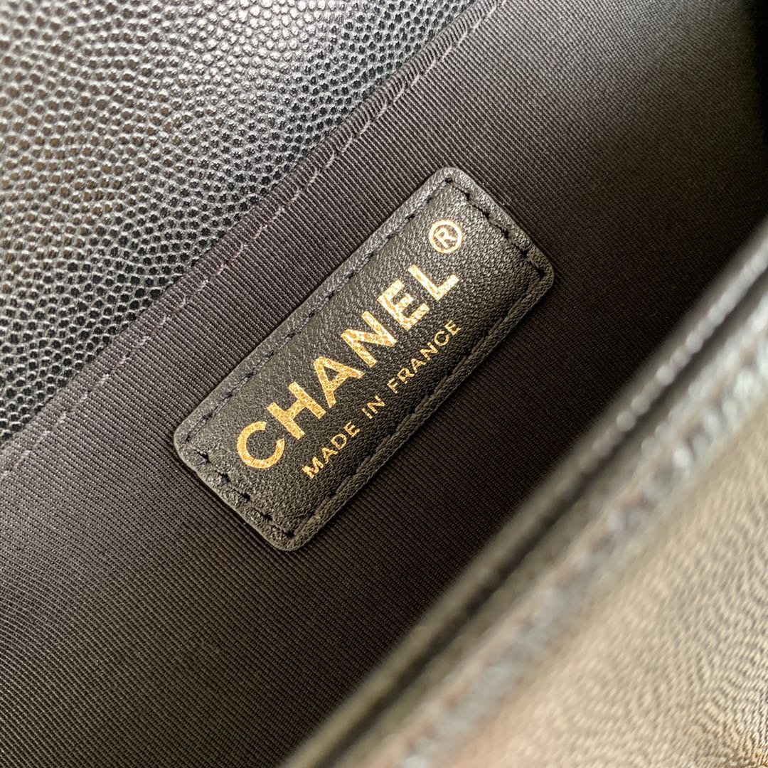 Chanel-boy-25cm-8