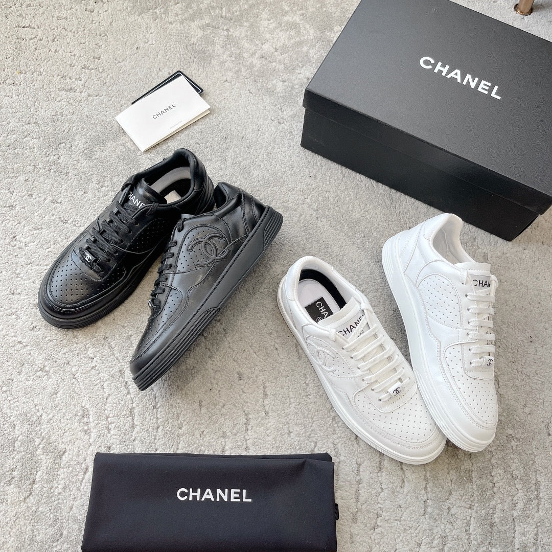 Новинка сезона весна/лето 2023 от Chanel - Кроссовки - Черные