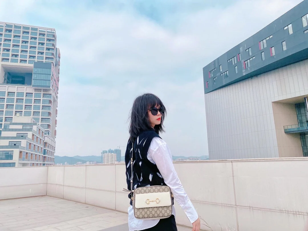 Сумка для фотоаппарата Gucci 1955 с пряжкой в ??виде подковы