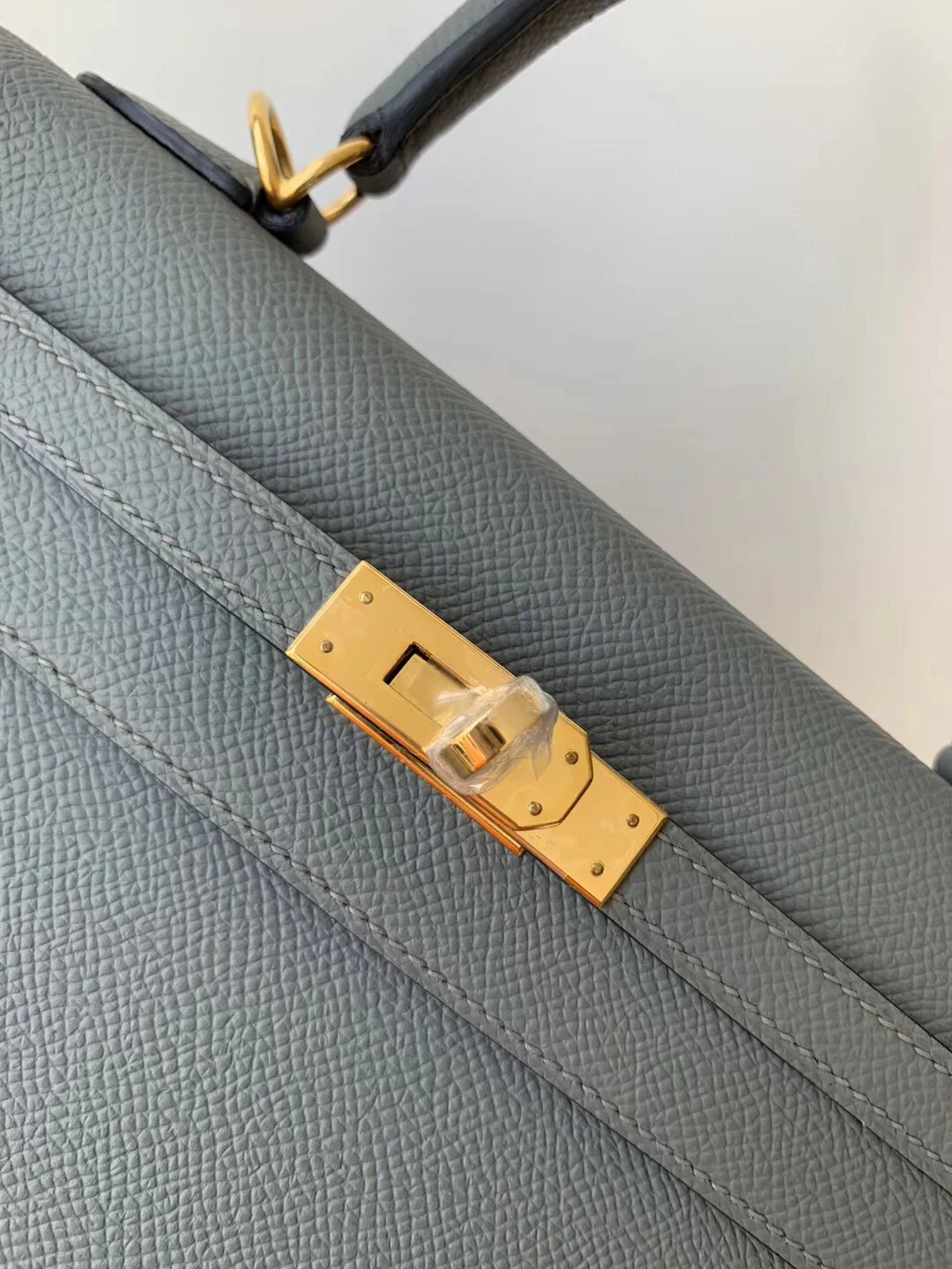 Hermes Kelly 25 Epsom 63 Миндально-зеленый с золотой пряжкой