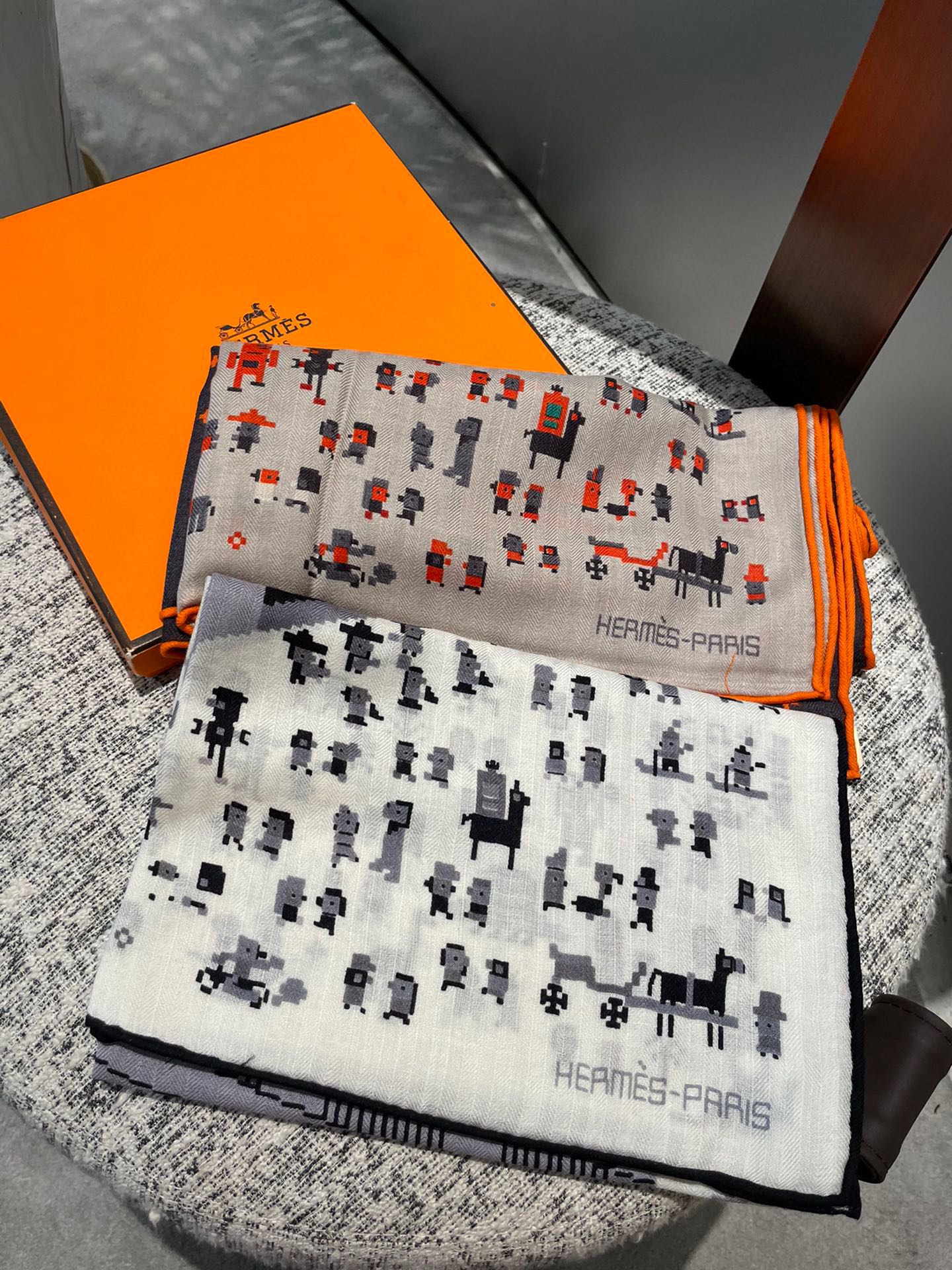 Hermes - Шарф Fu Bao Party - 100 см - 70 - Кашемир - 30 - Шелк