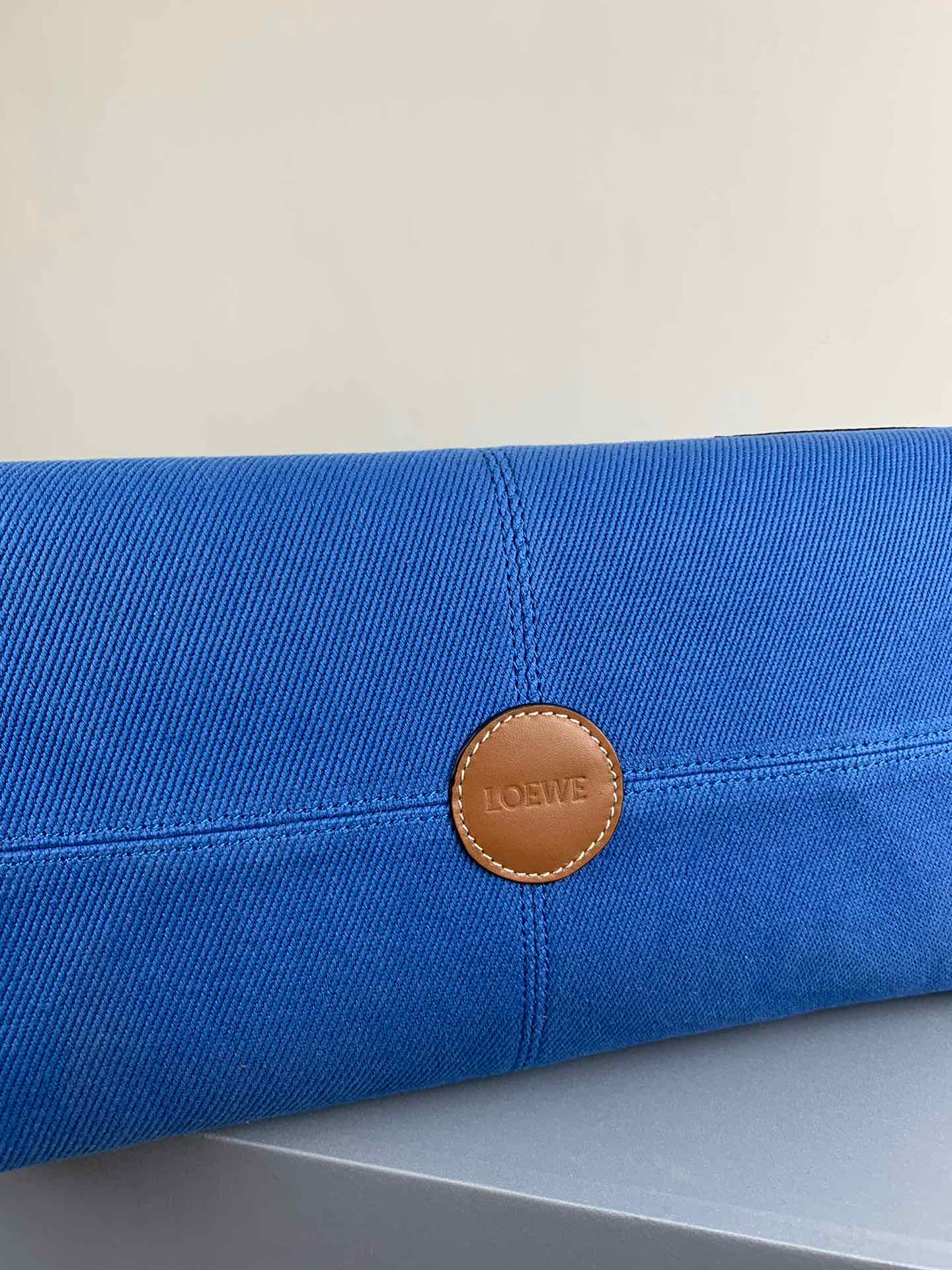 Сумка-тоут Loewe с подушкой, сине-коричневая кожа