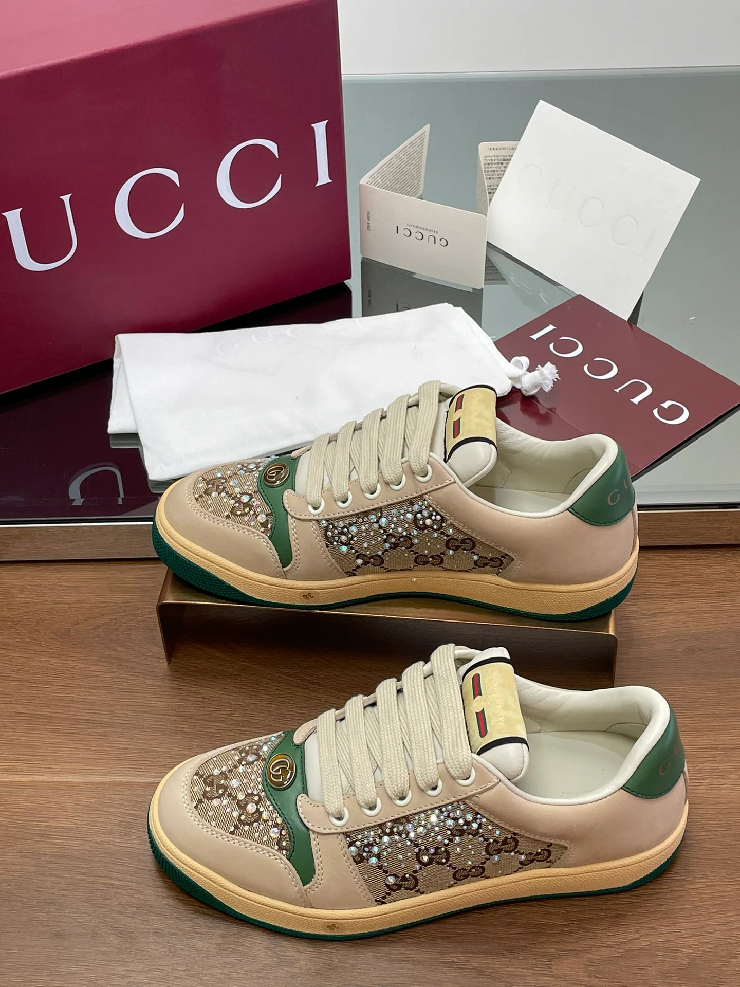 Ретро-скейтбордистские кроссовки Gucci 2025 — зеленые