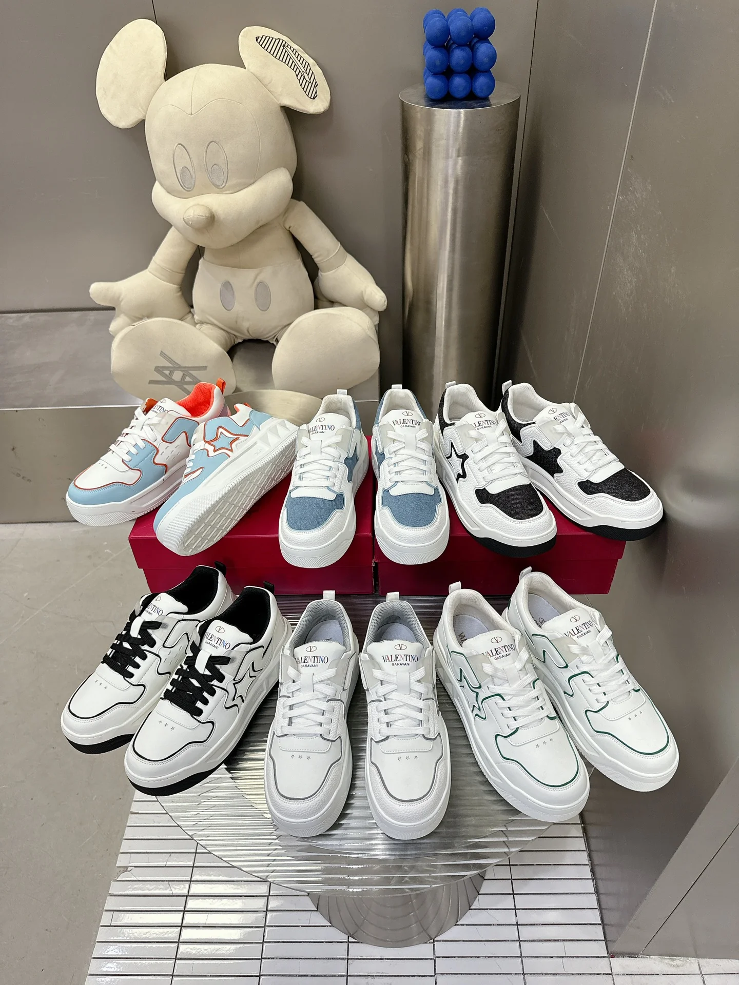 Кроссовки Valentino Low-Top 2024 — изображение из коллекции