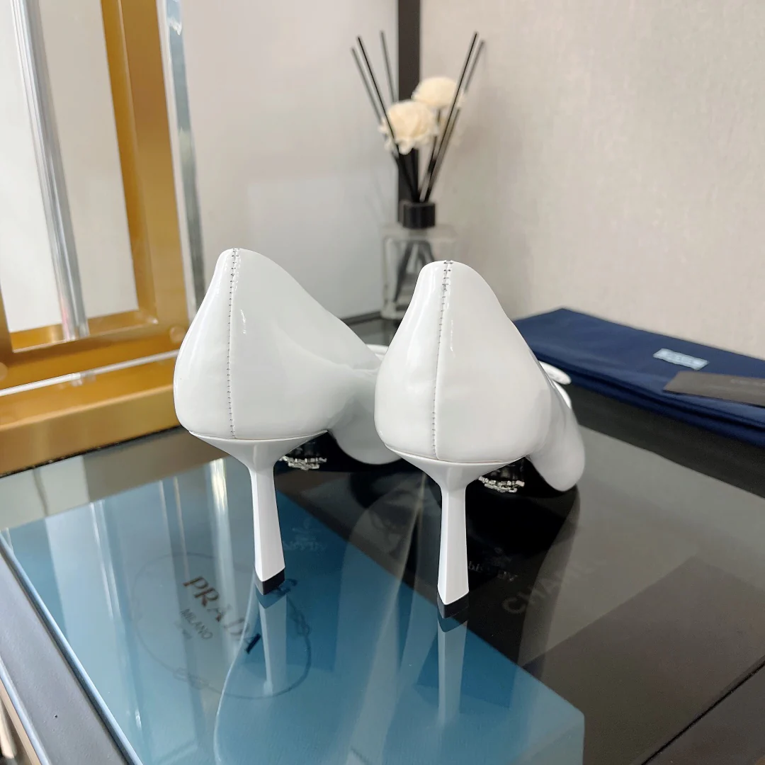 Prada - Новинки ранней весны 2022 года - Туфли на каблуке с острым носком