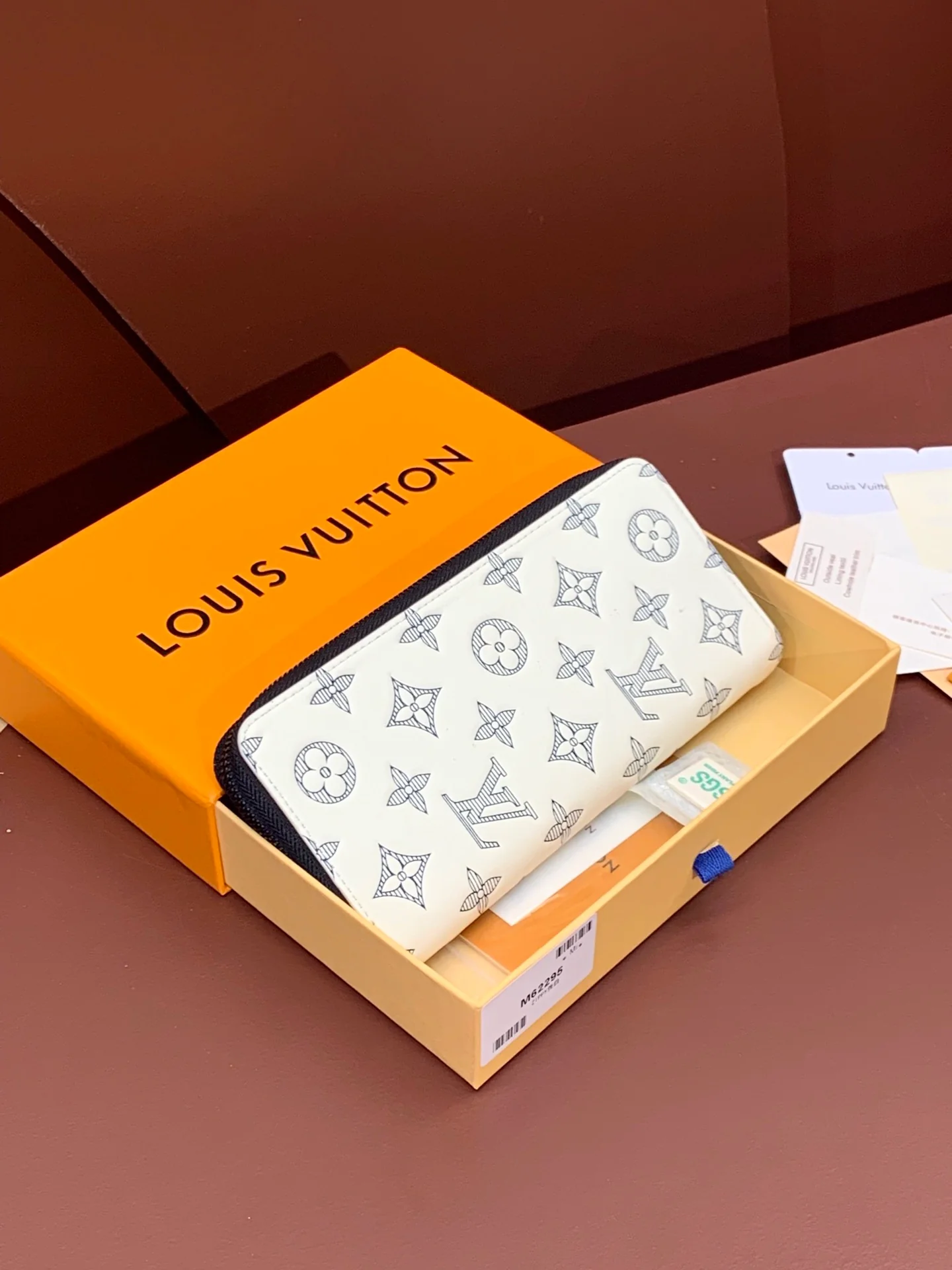 LV-m62295-Усовершенствованный вертикальный кошелек Zippy - Элегантный белый