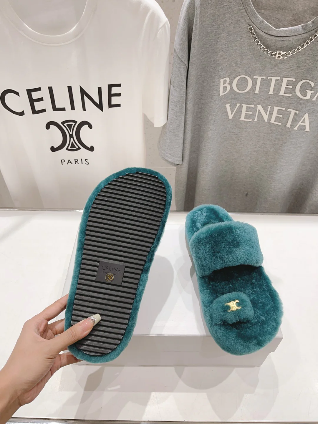 Новинка 2023 года от Celine - Шерстяные шлепанцы - Зеленые