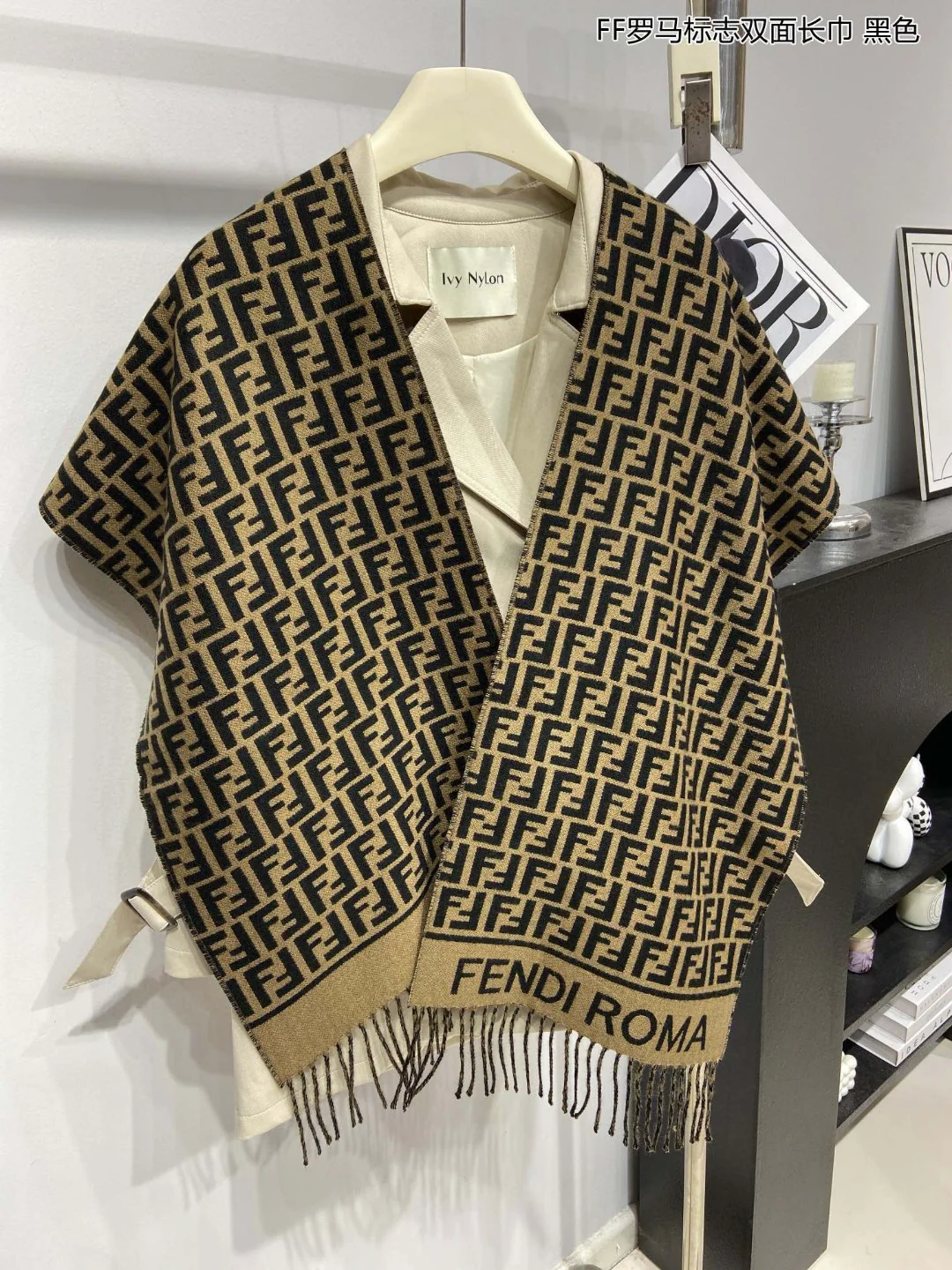 Классический шарф Fendi с монограммой 2024 года