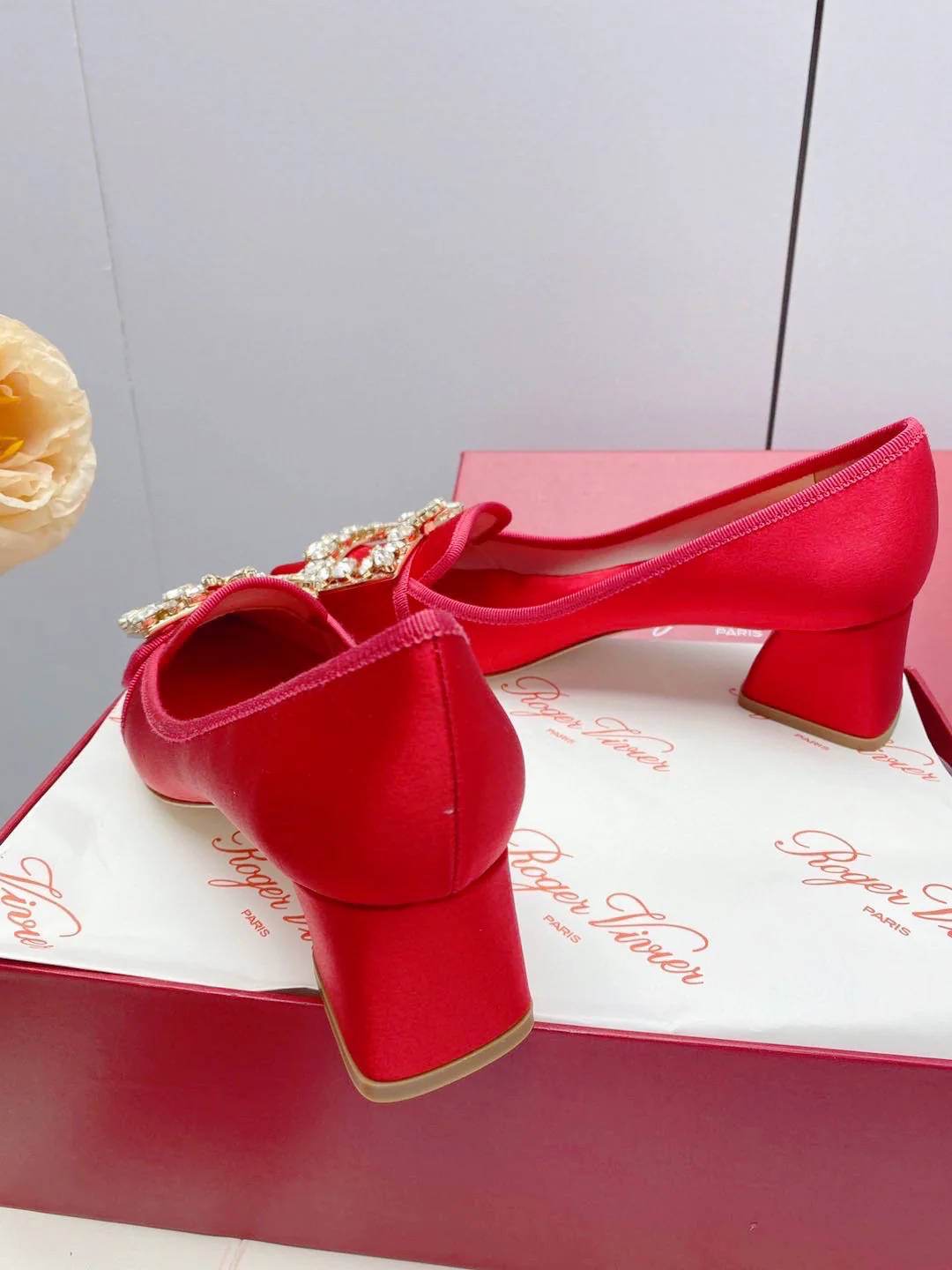 Обувь RV Shoes - Новинка ранней весны 2023 года - Туфли на низком каблуке с пряжкой в ??виде снежинки - Красные