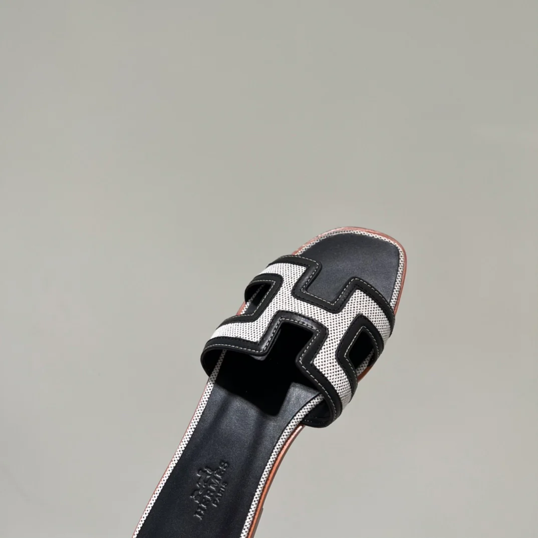 Новинка сезона весна/лето 2022 от Hermes - плоские тапочки H - 3