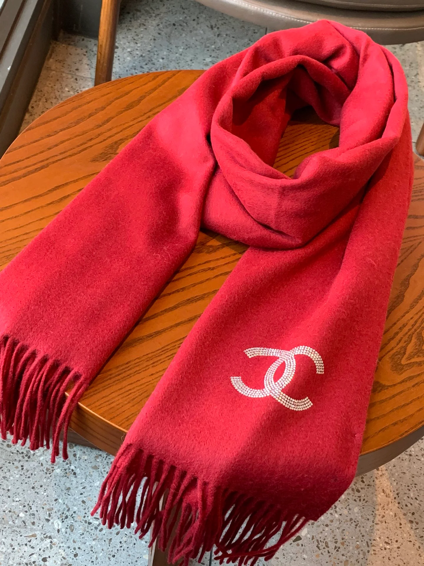 Chanel - Кашемировый шарф, украшенный бриллиантами - 180-70-102 см - Красный