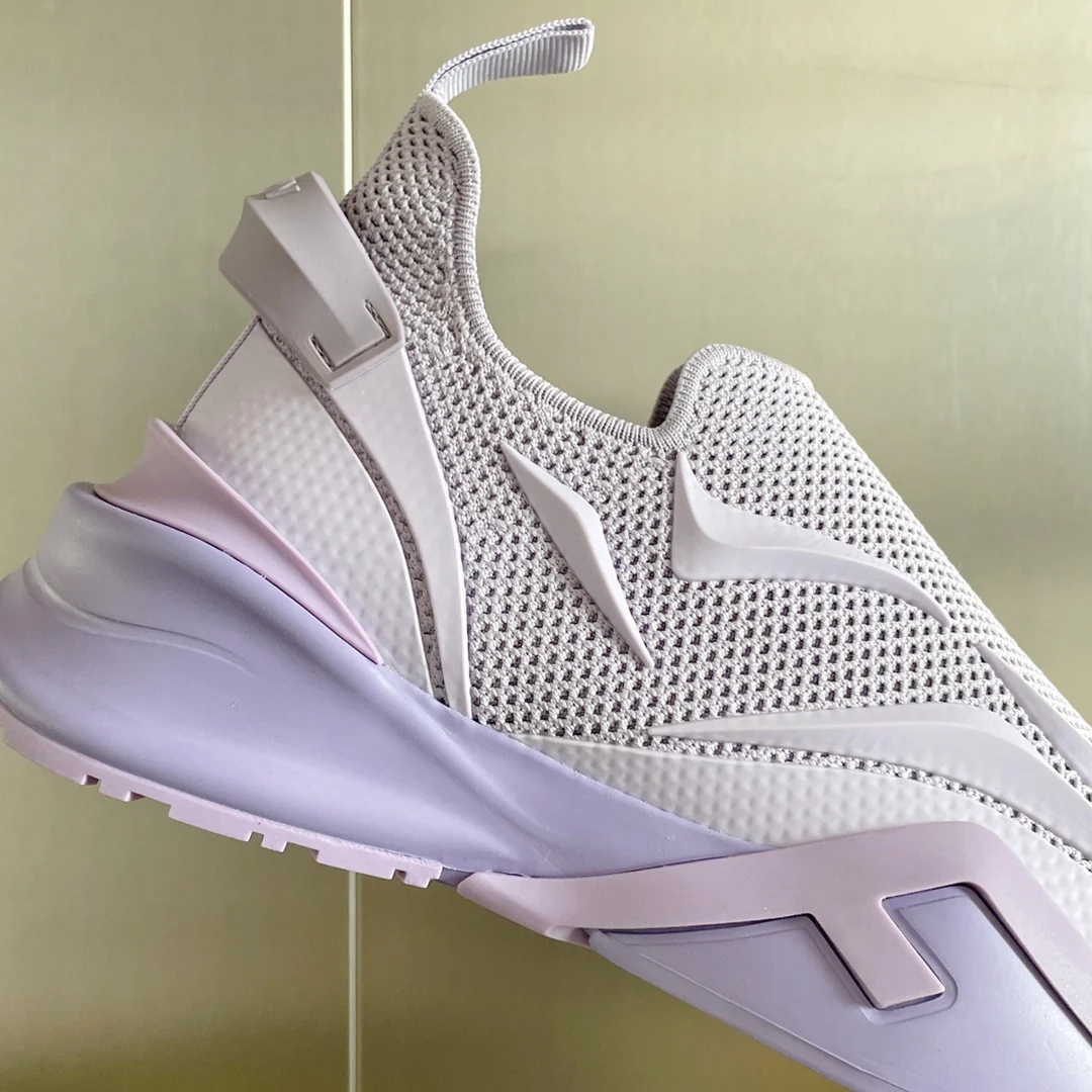 Новинка 2023 года от Fendi - кроссовки Flow Series Flyknit - фиолетовые.