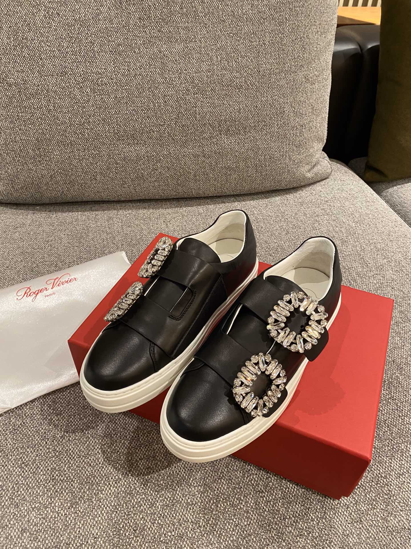 RV - Осенне-зимние лоферы с двумя пуговицами