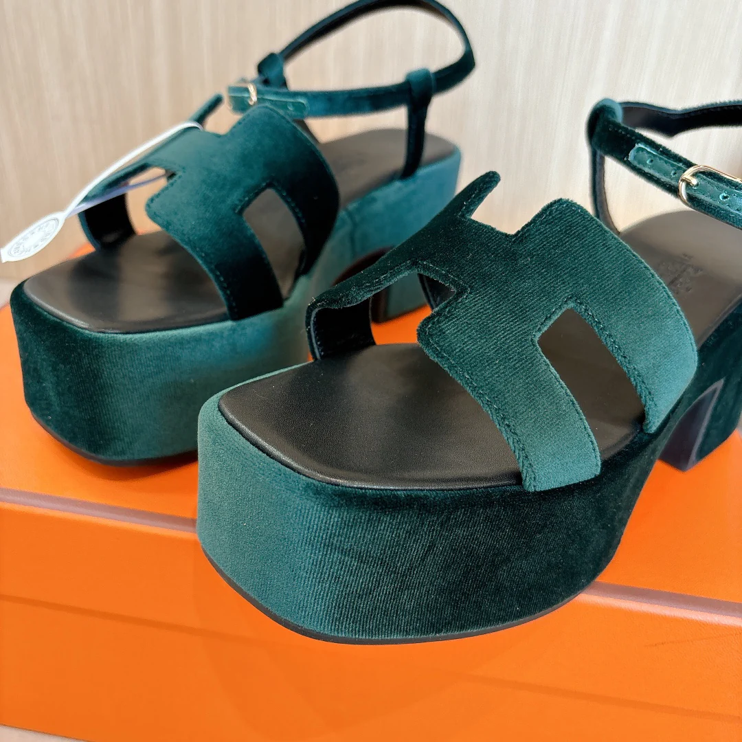 Босоножки на платформе Hermes 2024 на высоком каблуке - зеленые