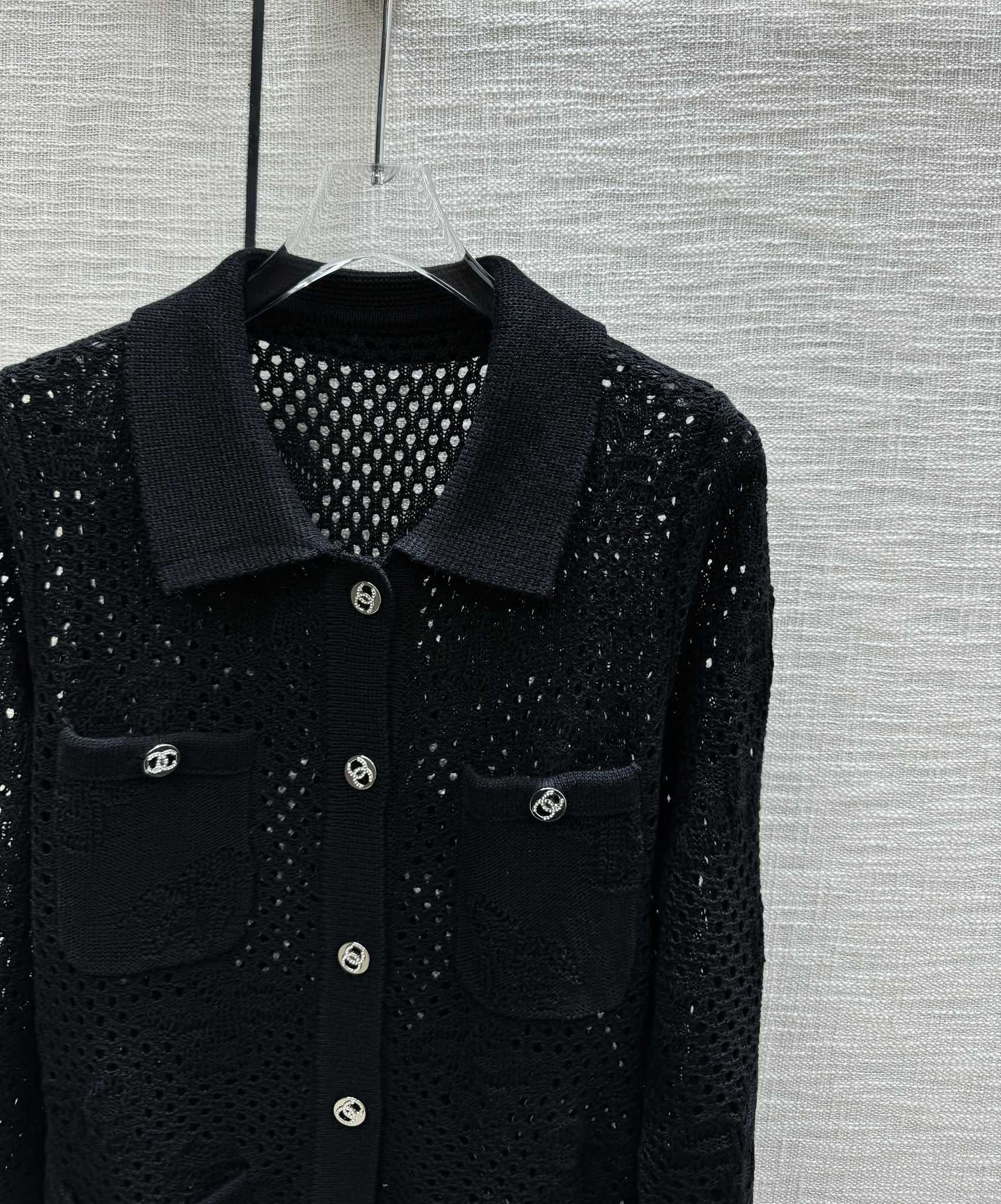 Chanel - 2403-24 Новейший элегантный вязаный комплект ранней весны с ажурным узором - Черный