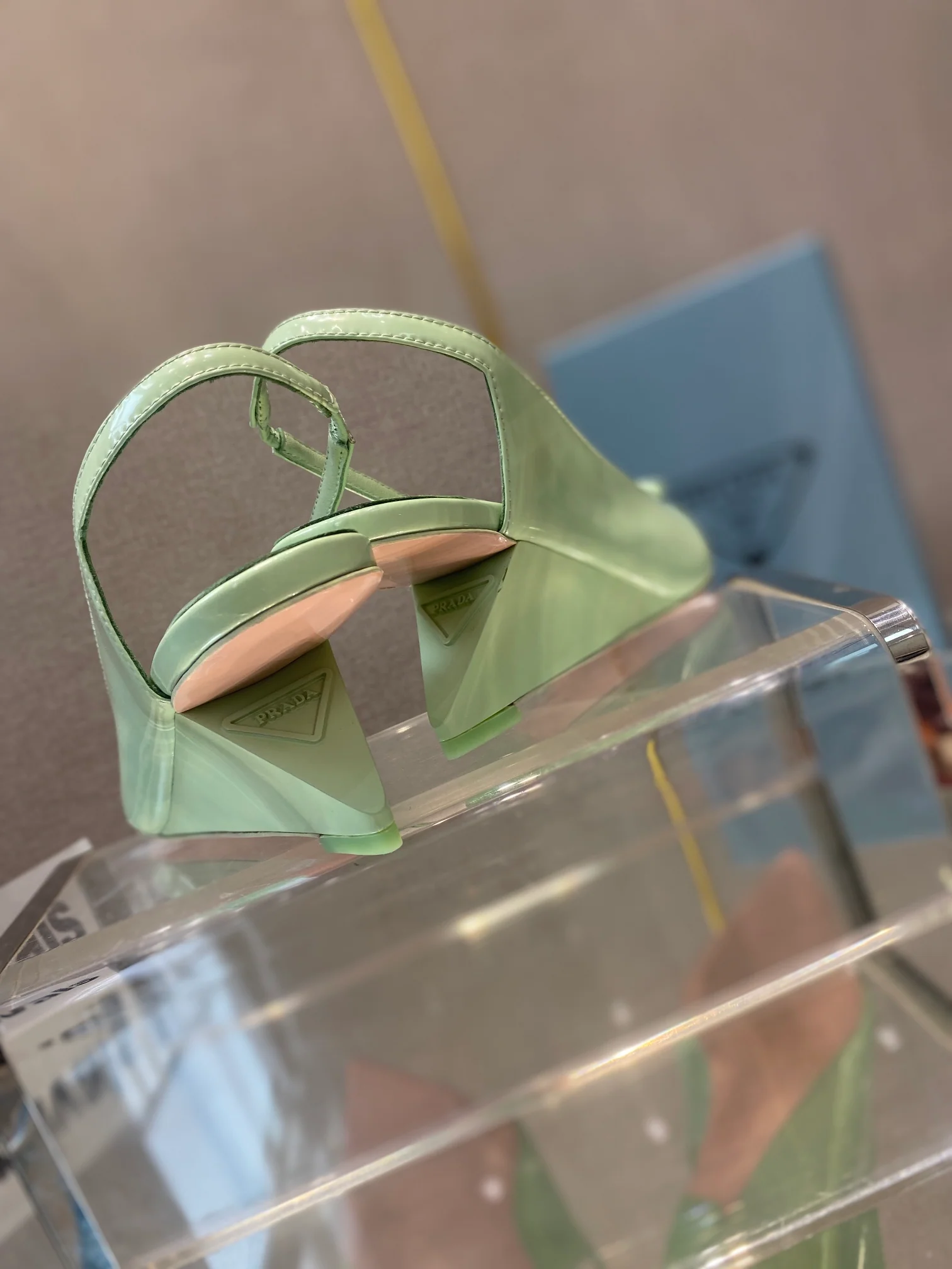 Обувь Prada - Prada - лакированные сандалии на низком каблуке - яблочно-зеленый