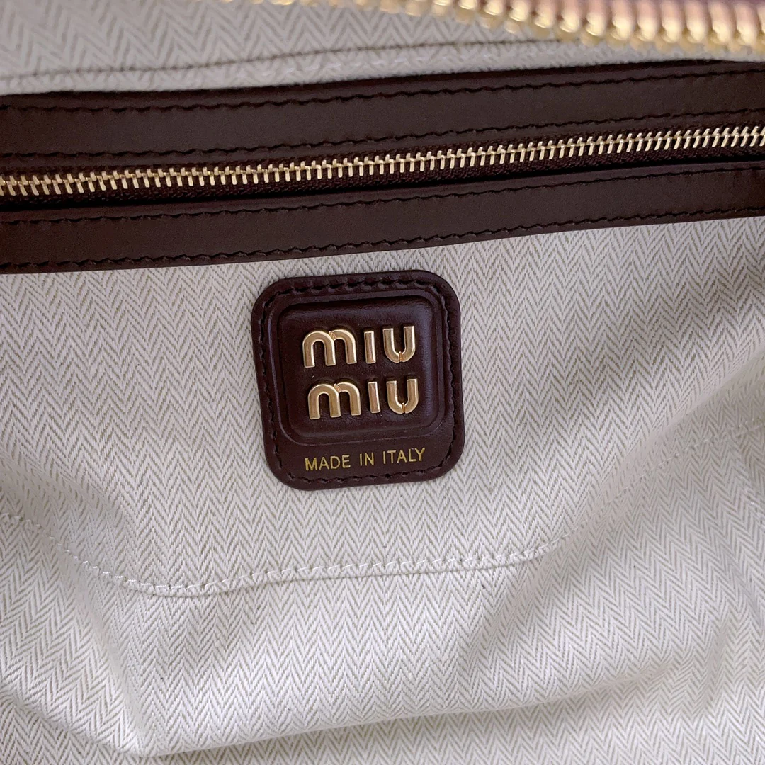 Сумка для боулинга Miu Miu 5bb147 - кожа с коричневой отделкой.