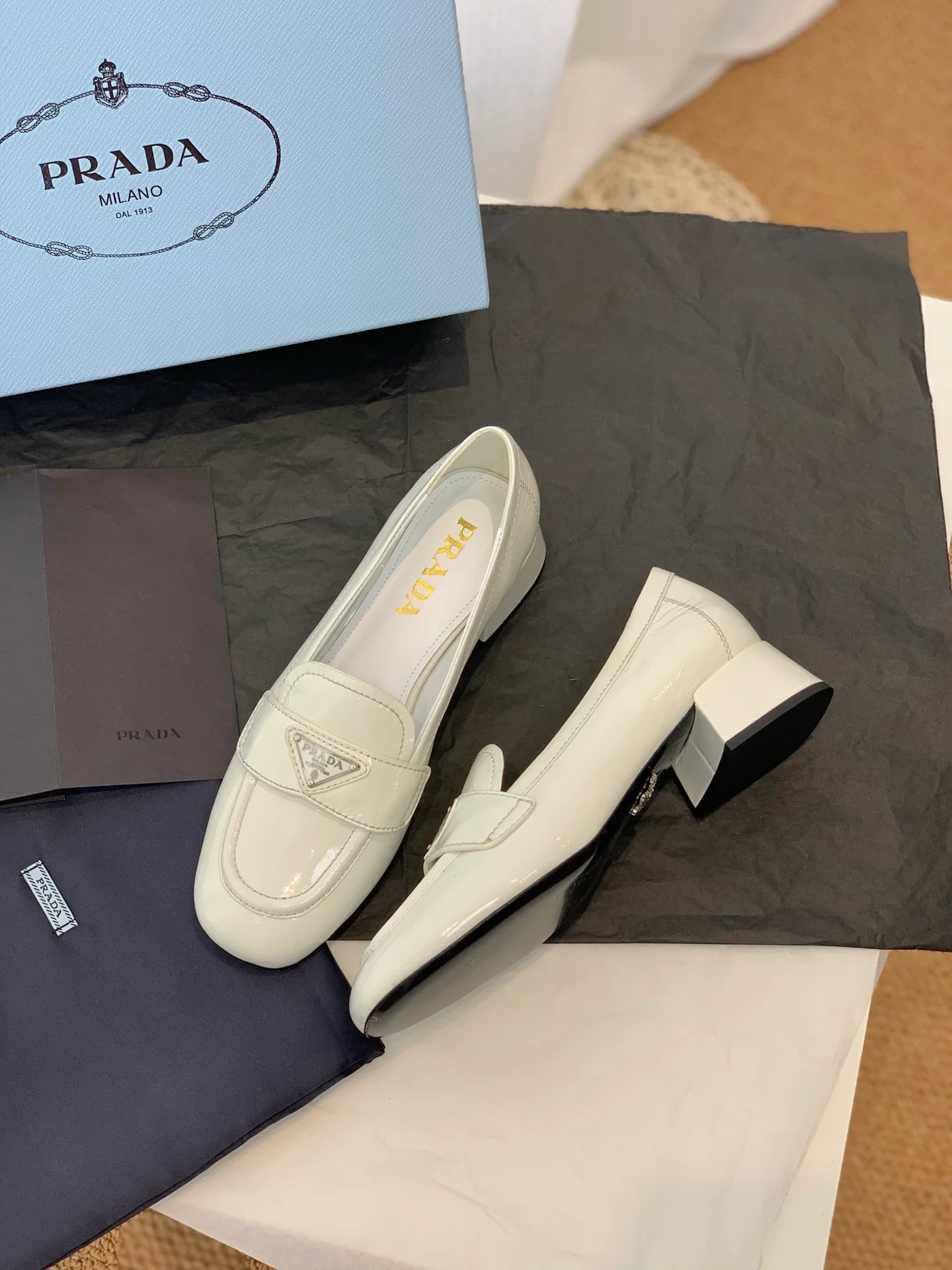 Туфли Prada - Prada - лакированные туфли на низком каблуке - лоферы - белые