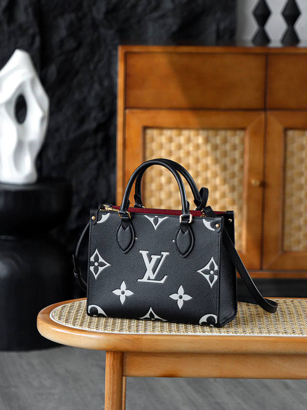 LV-m45659-onthego Маленький - Черно-белый