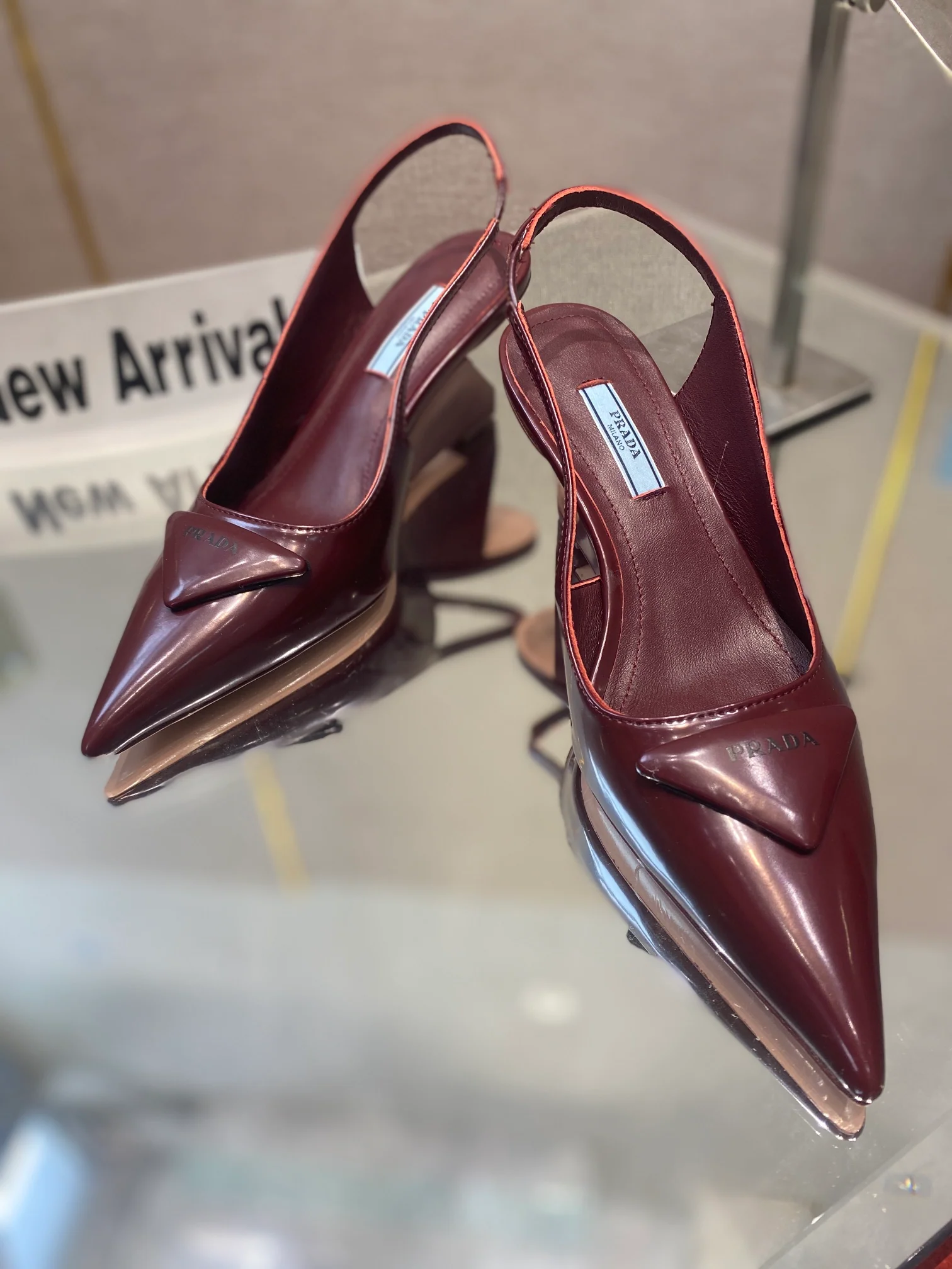 Туфли Prada - Prada - лакированные сандалии на низком каблуке - бордовые