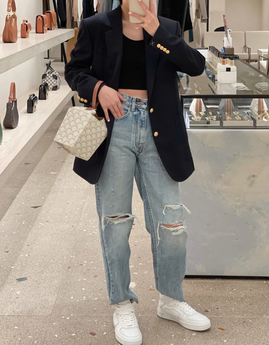 Высокие кроссовки Celine - унисекс - на фото.