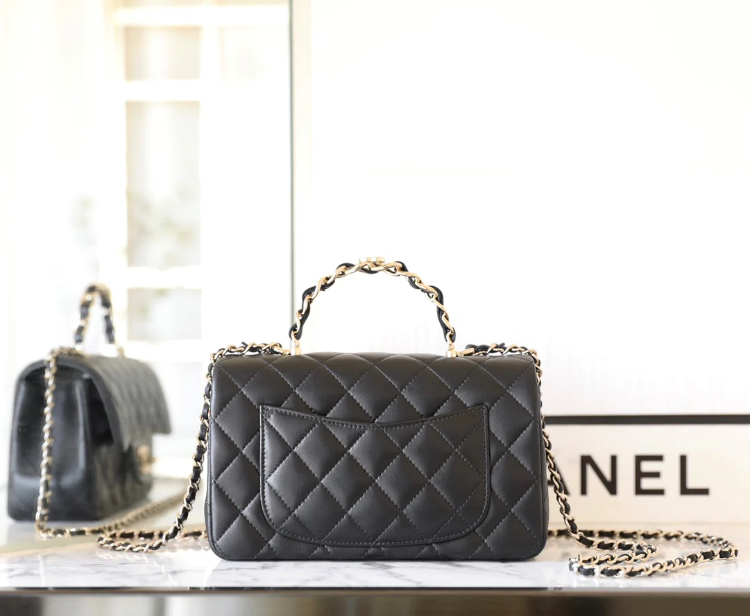 Chanel - Сумка с двойной С-образной ручкой и клапаном CF - Черная