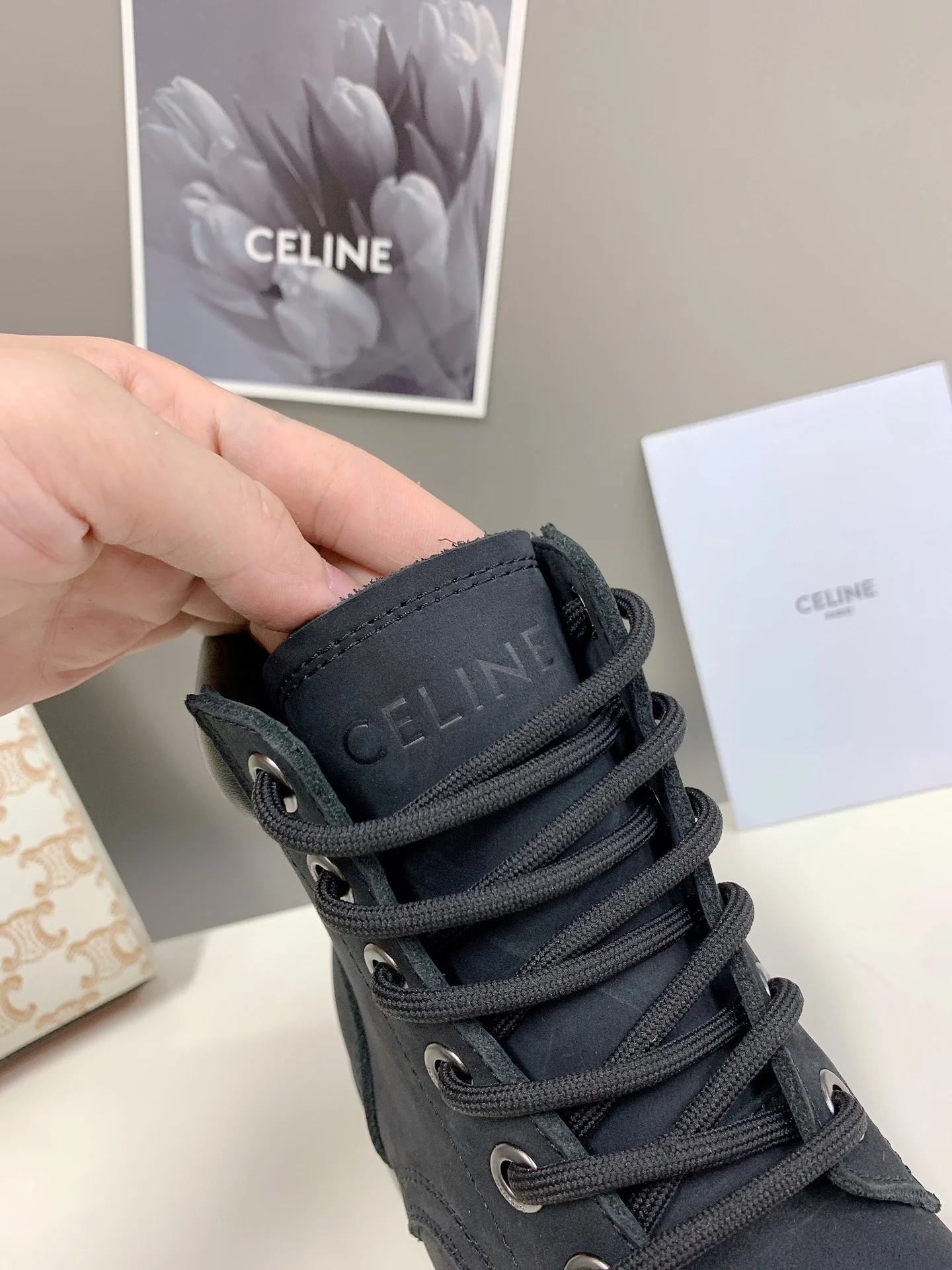 Celine - 2022 - Новые классические ботинки Dr. Martens
